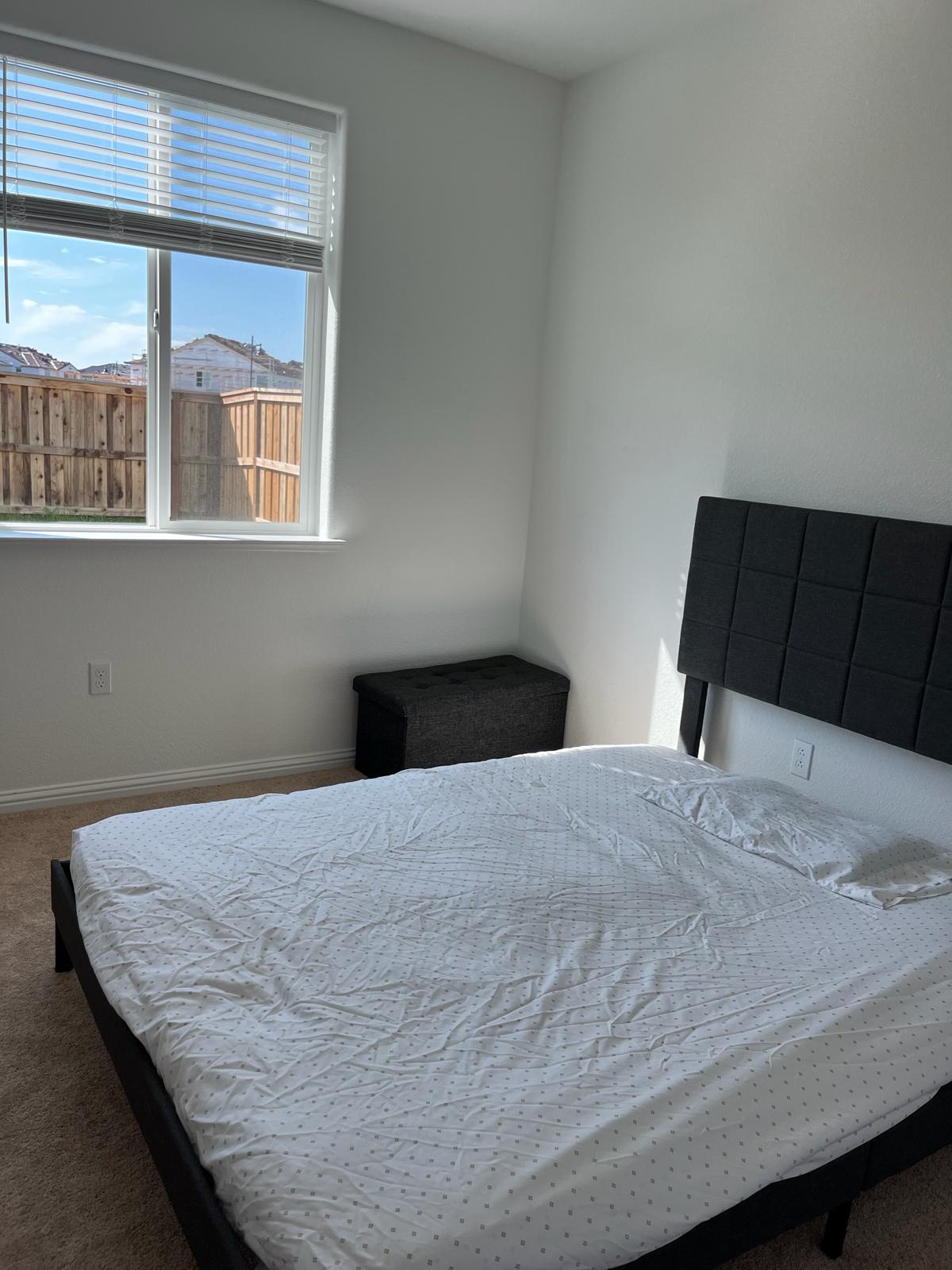 One bed room with separate bathroom available