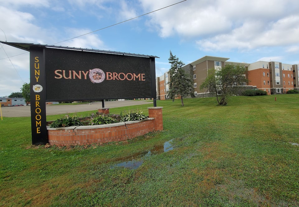 Calm Private Room - 10 min to SUNY Broome