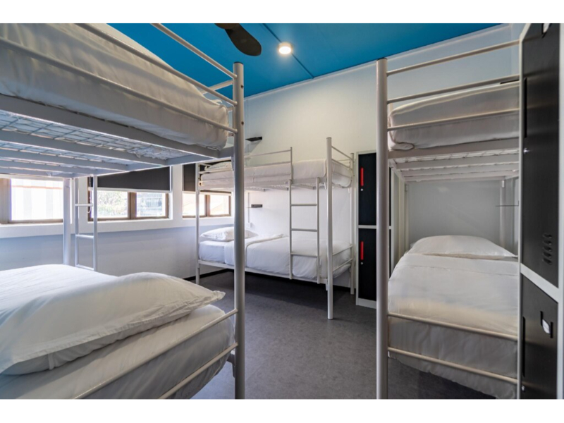Downtown: 1 Bed in 6 Mix Dorm, 5 mins walk to MRT