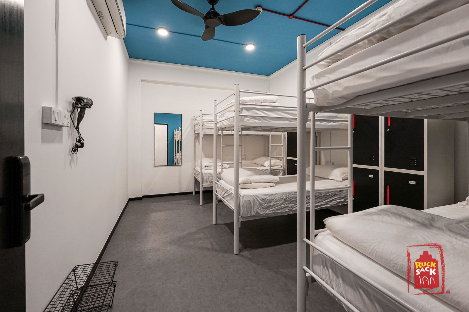 Downtown: Bed in 6 Female Dorm, 5 mins walk to MRT