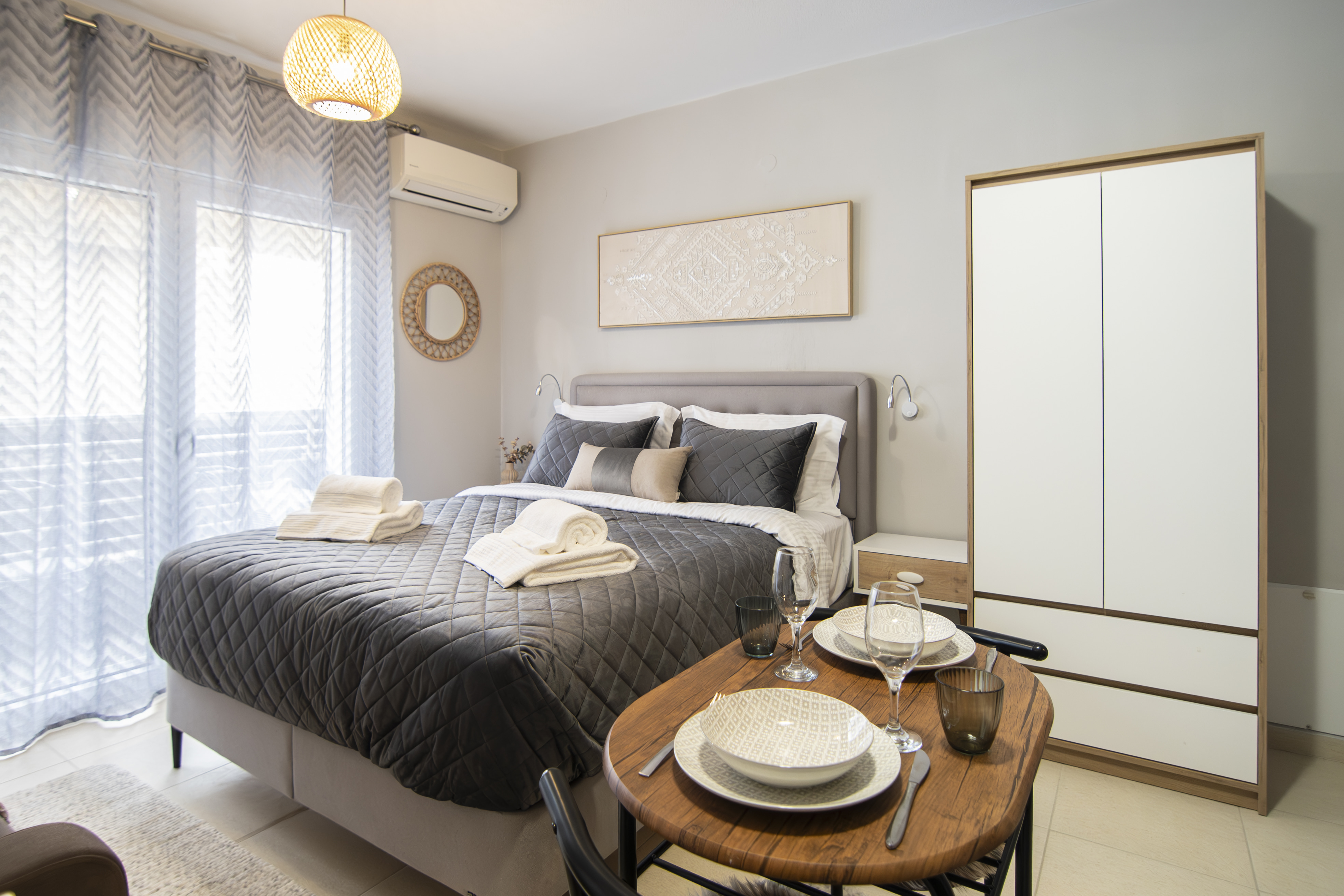 Oasis Studio Enchanting Downtown Stay.