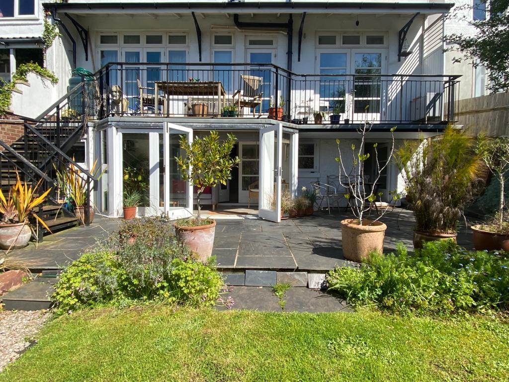 Charming Clifton garden flat with parking in Clifton, Bristol