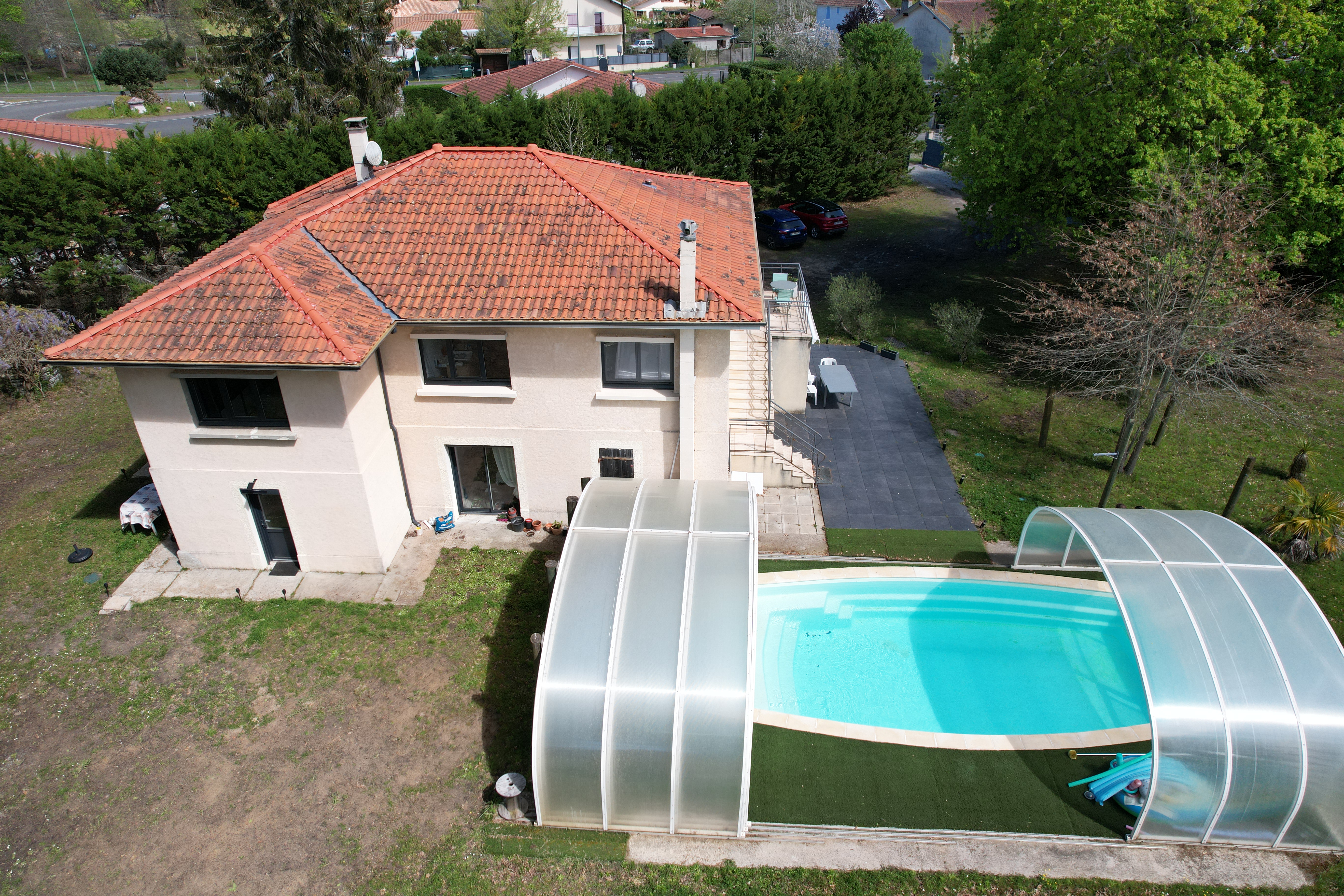 Cozy suite with pool access