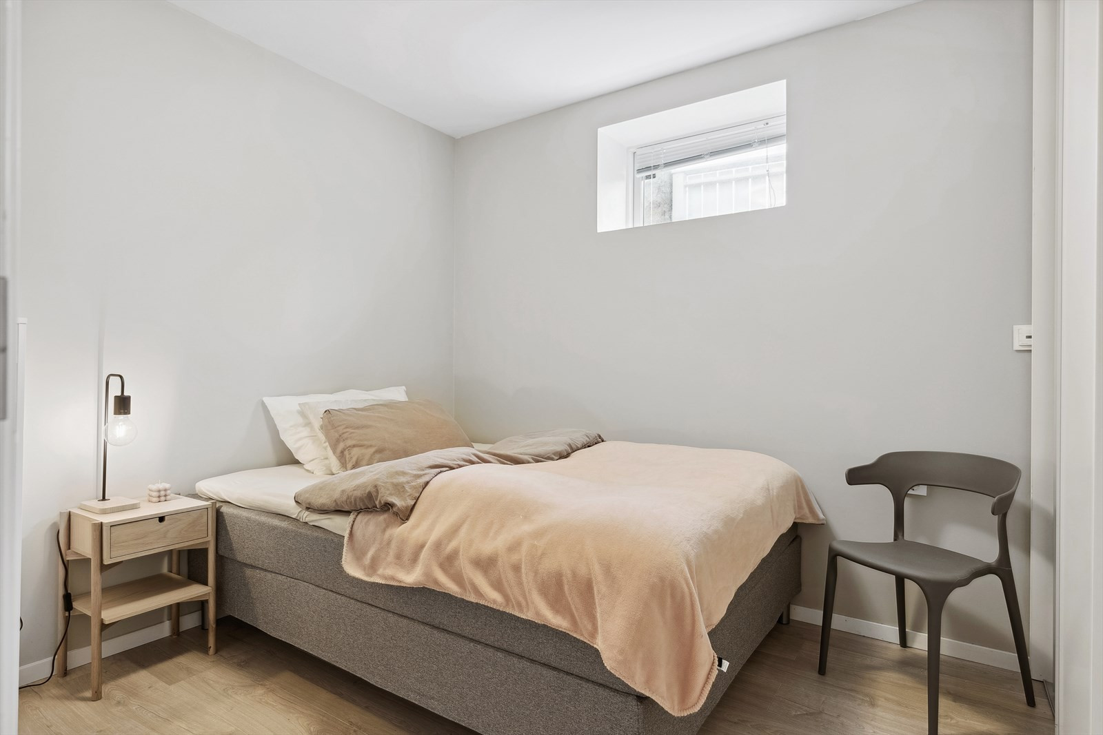 Cozy newly renovated apartment in the city center. Double bed