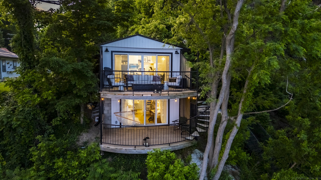 Cabin w/ Panoramic Lake Views