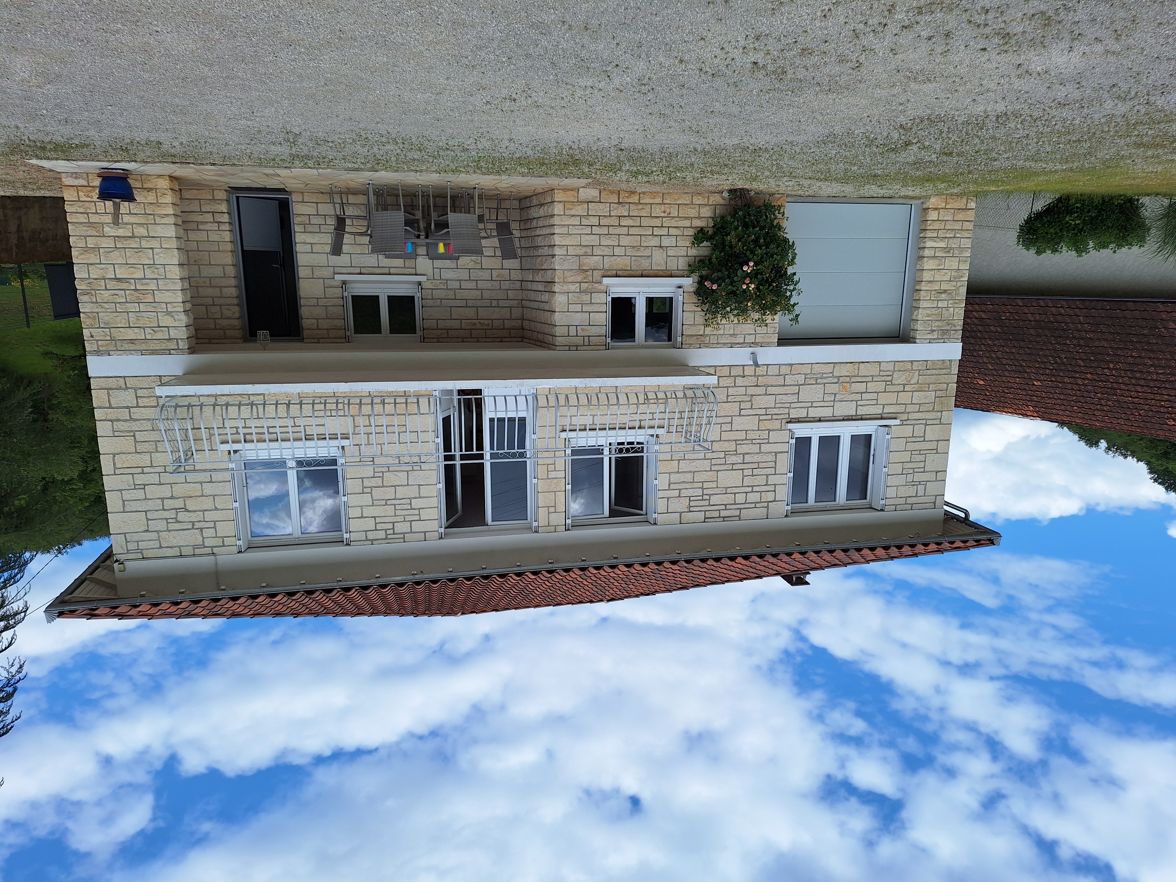 air-conditioned house with a view to the Dordogne