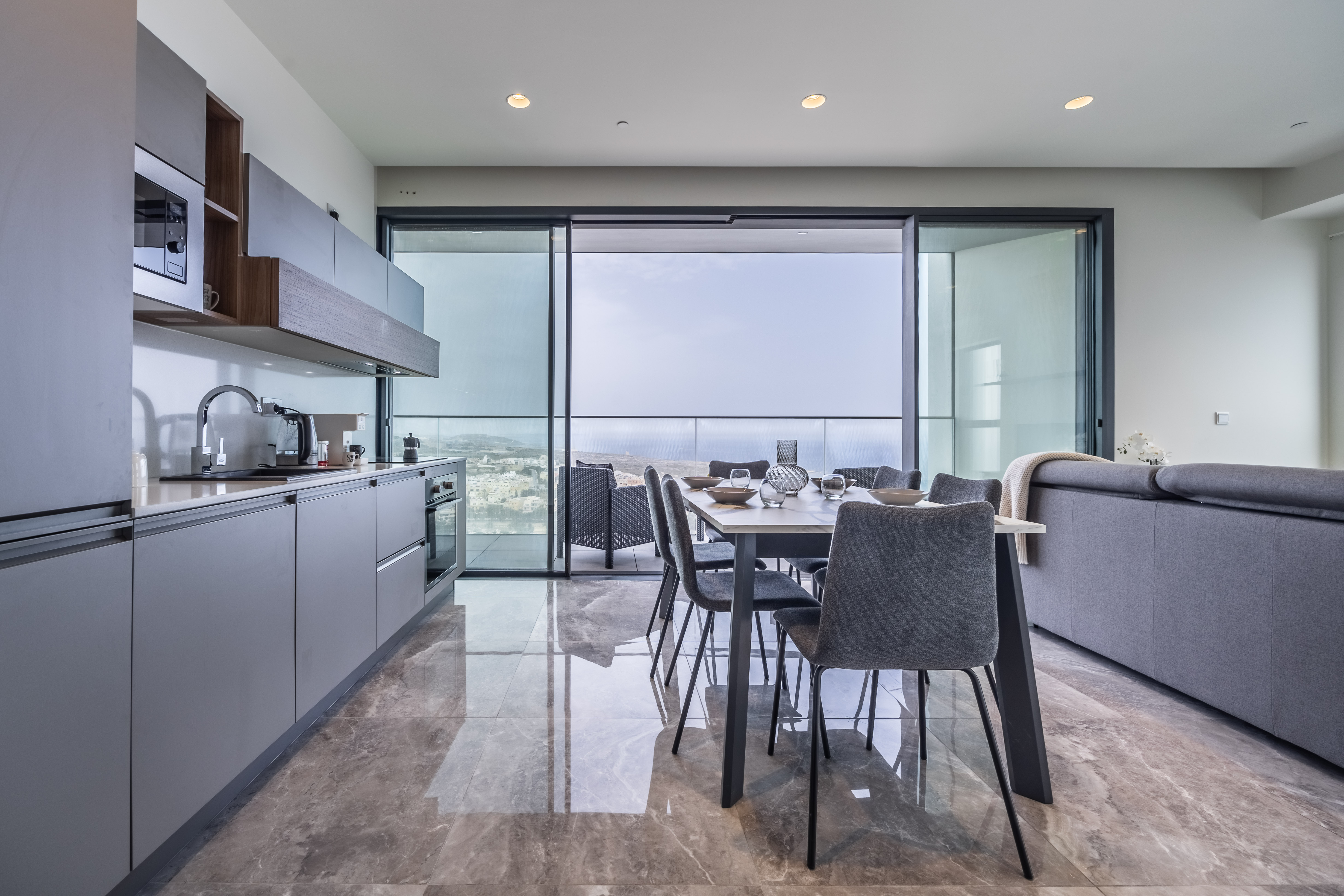 Apartment on Cloud Nine