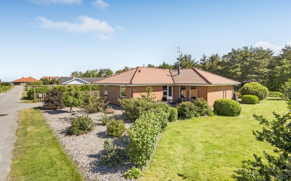 House close to the beach in Østerby.
