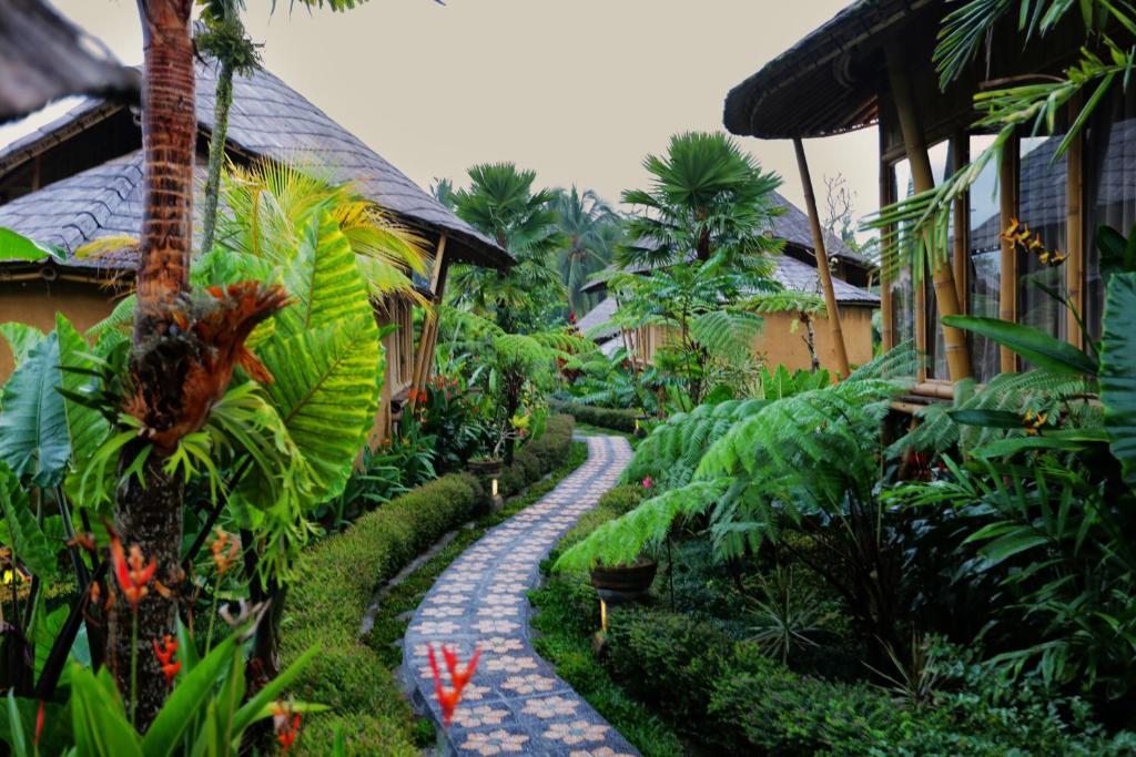 Peaceful Lodge in Ubud with Rice Field View