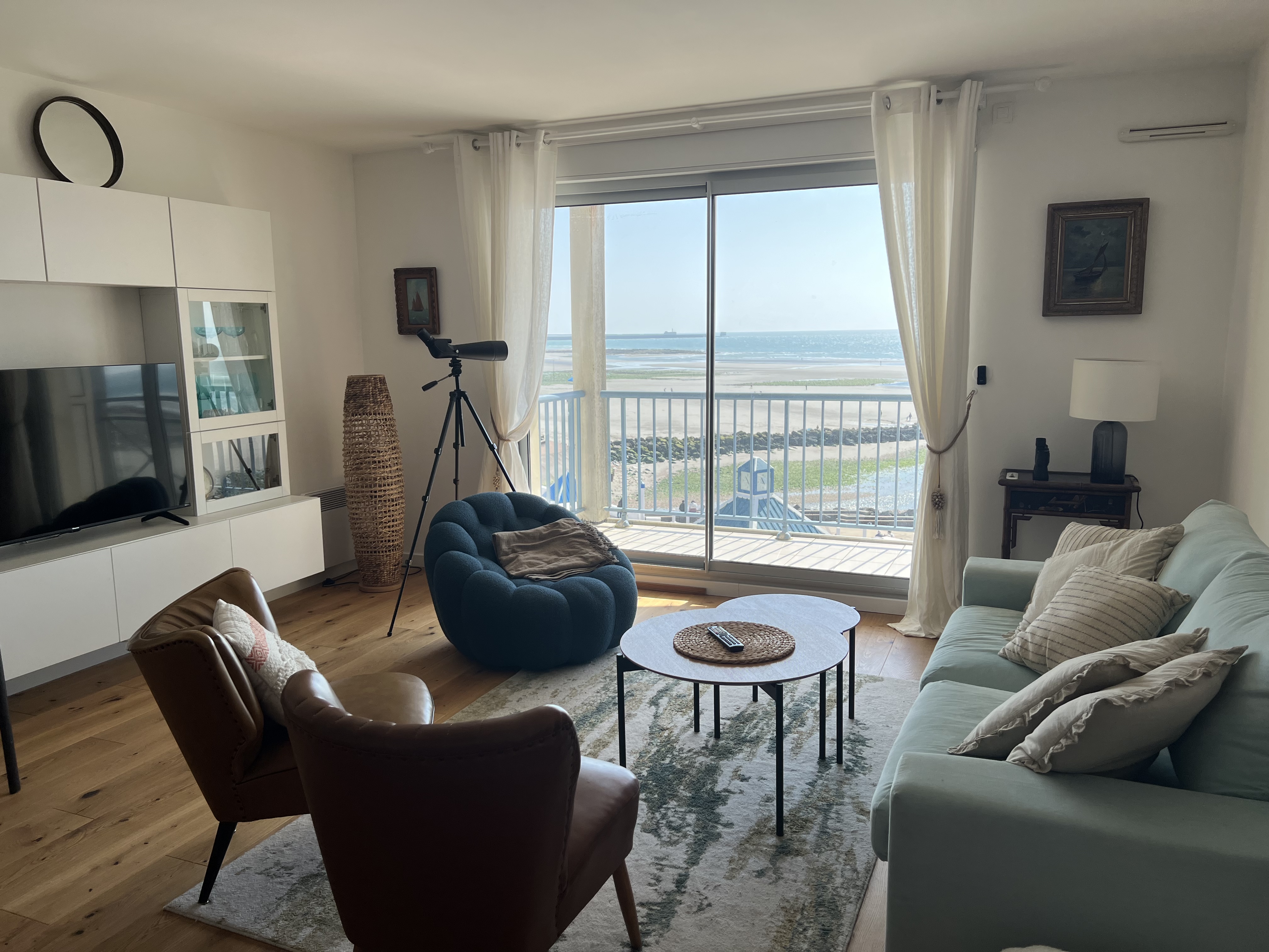 Beachfront, full of charm