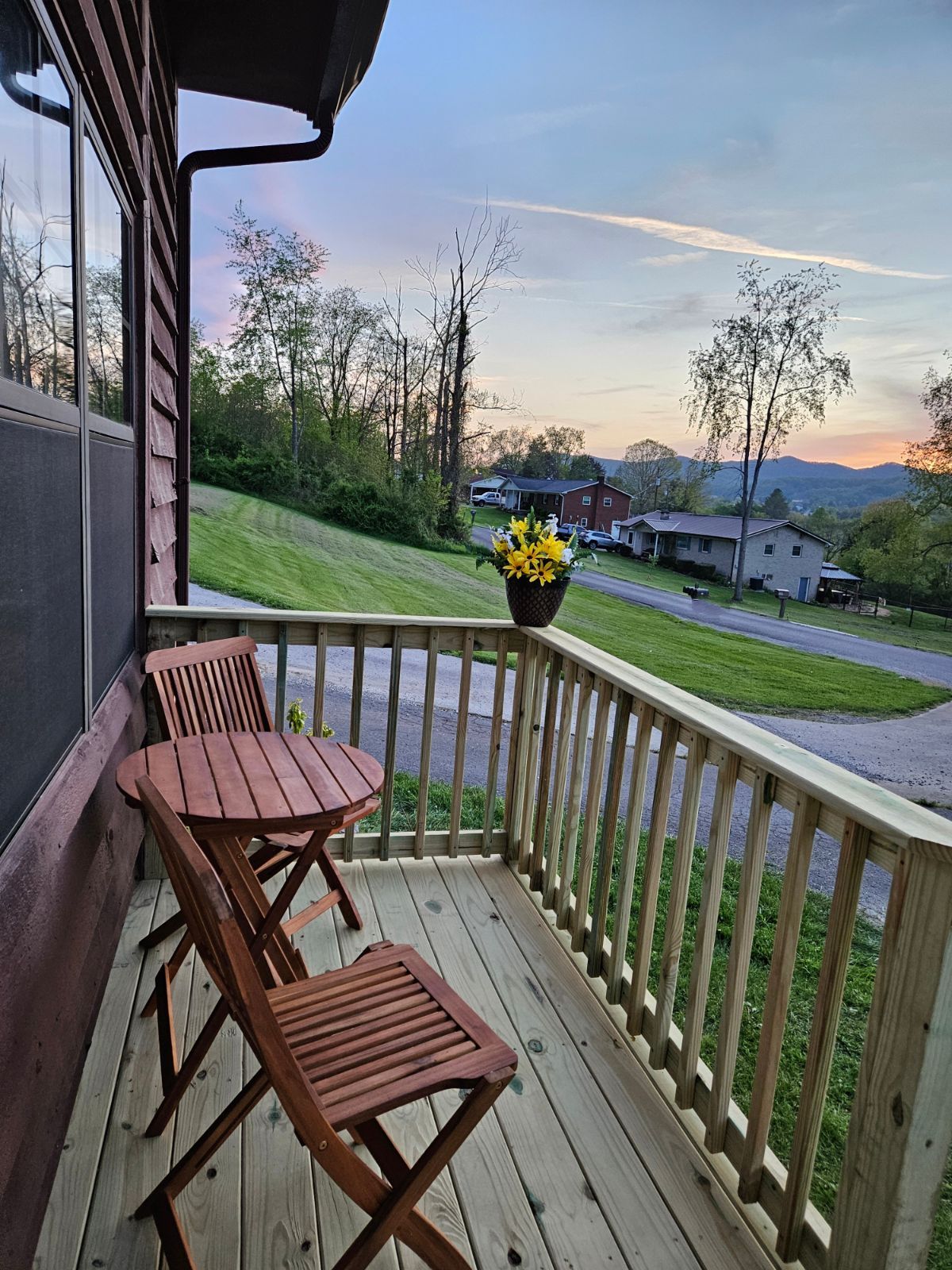 Mountain View Retreat - 1  1/2 mile from LMU