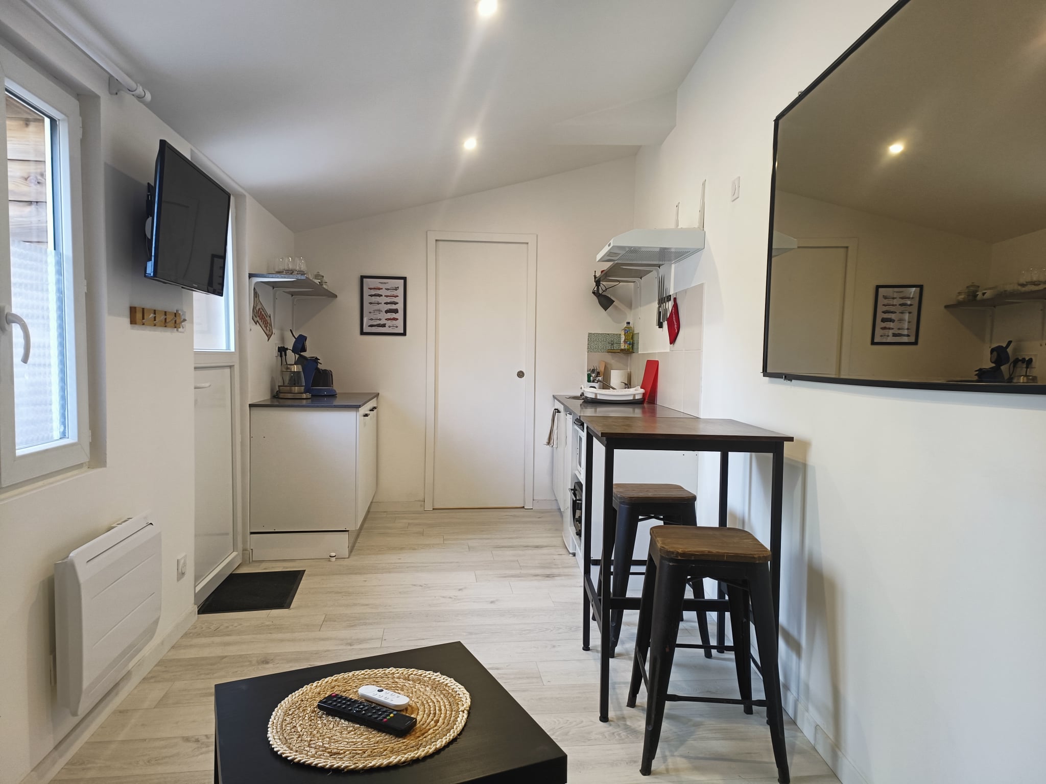 Small studio near downtown