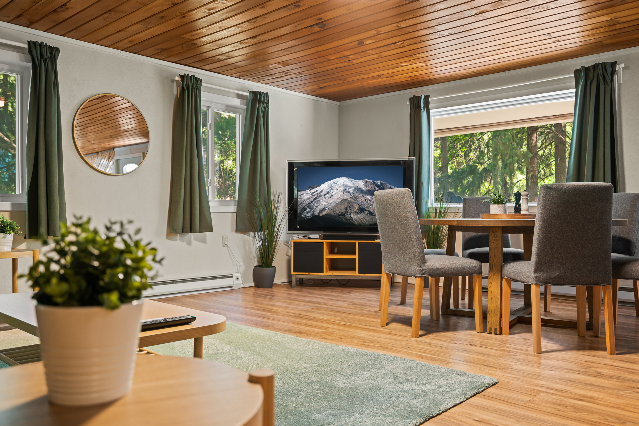 ピンバッジ カリフォルニア フォレスト アカデミー ピンバッジ カリフォルニア フォレスト アカデミー 2025年