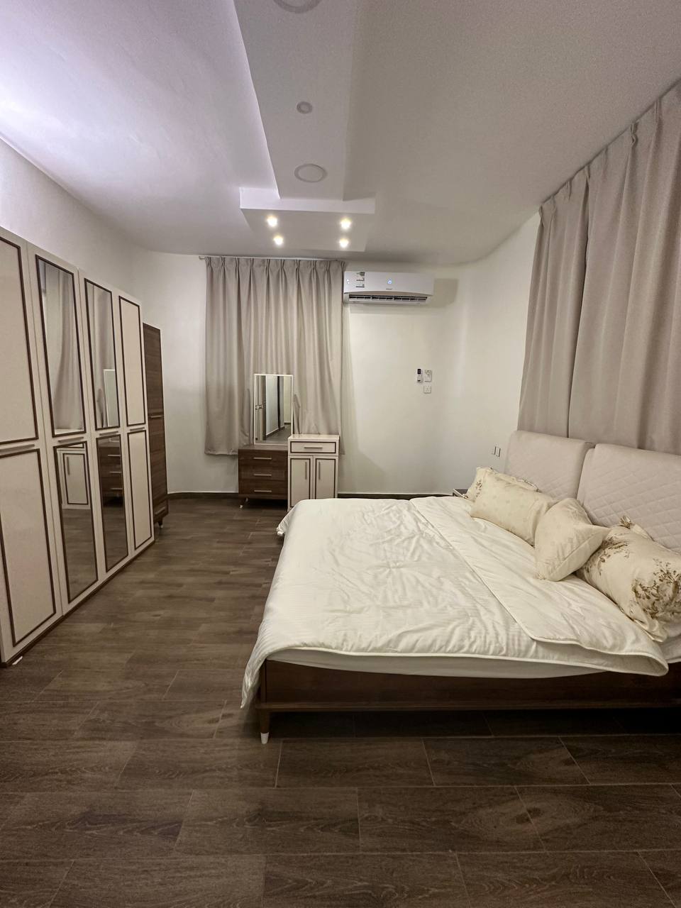 Jude Apartments