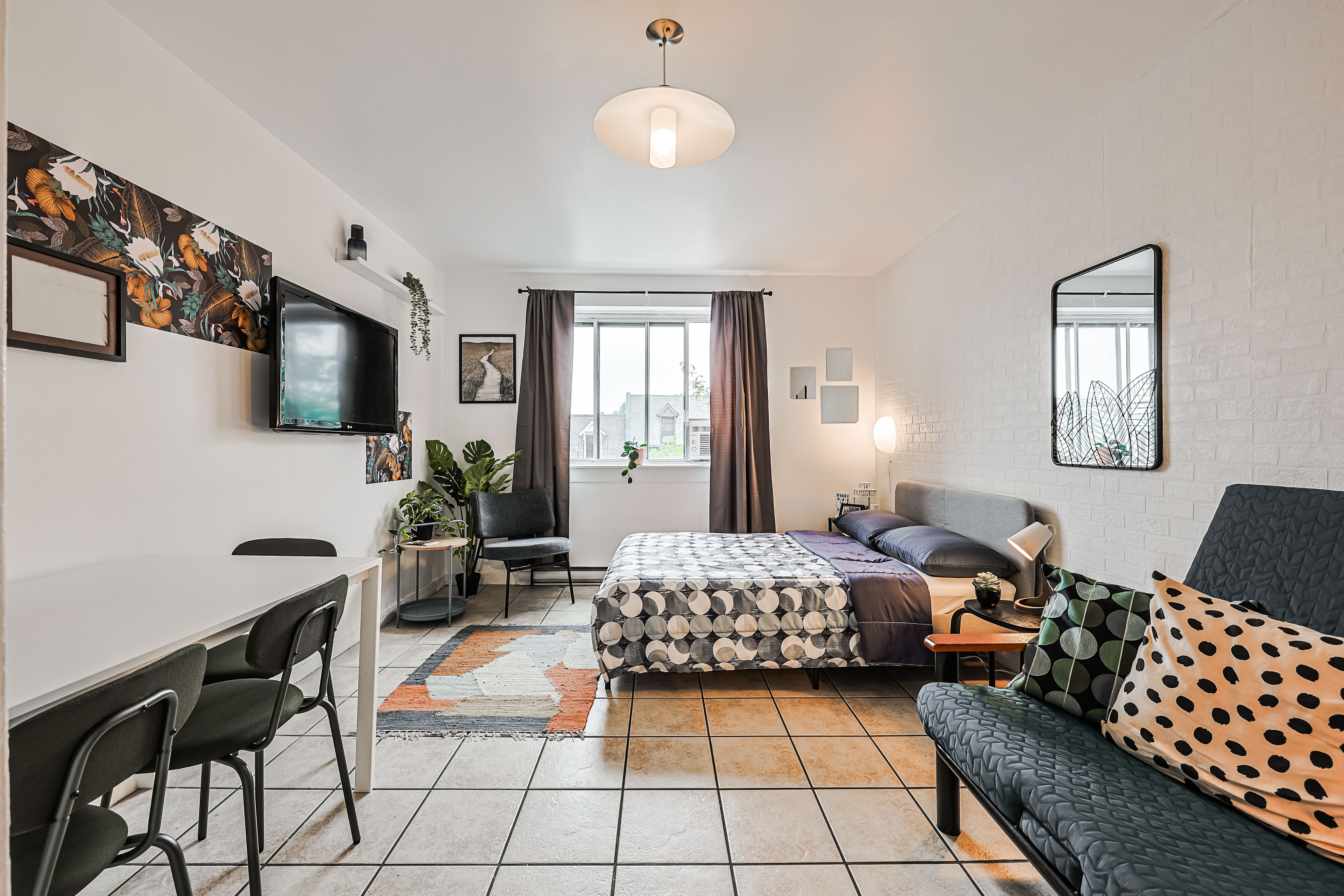 Heart of Plateau loft