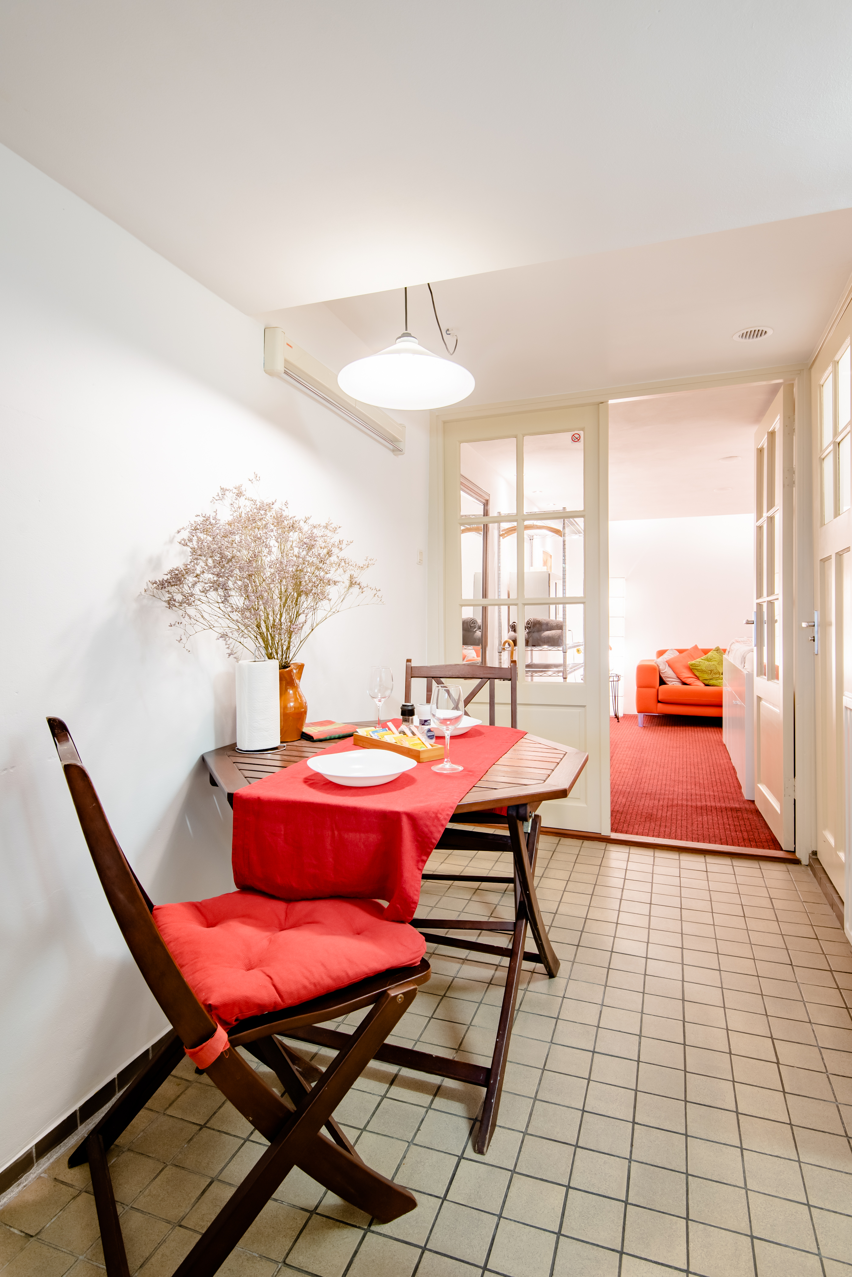 Suite with separate entrance in the center city!