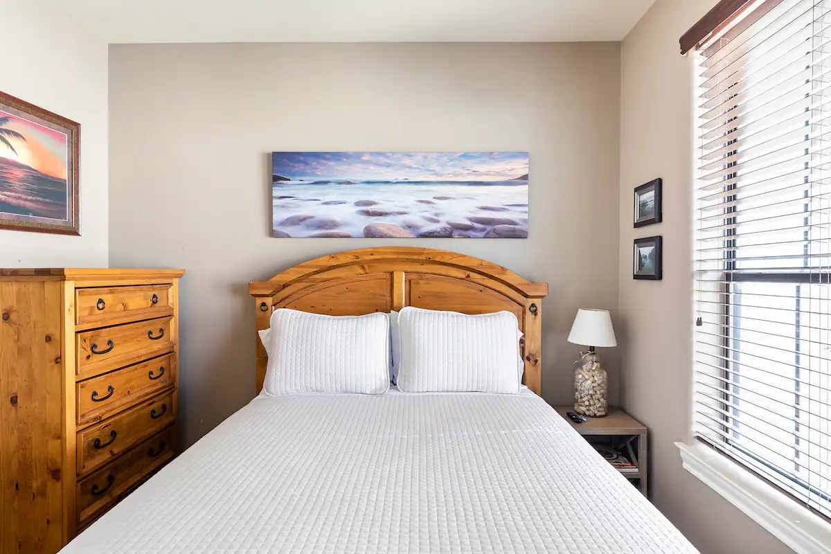 Private Room 2 Canton Townhouse in District 2, Dallas