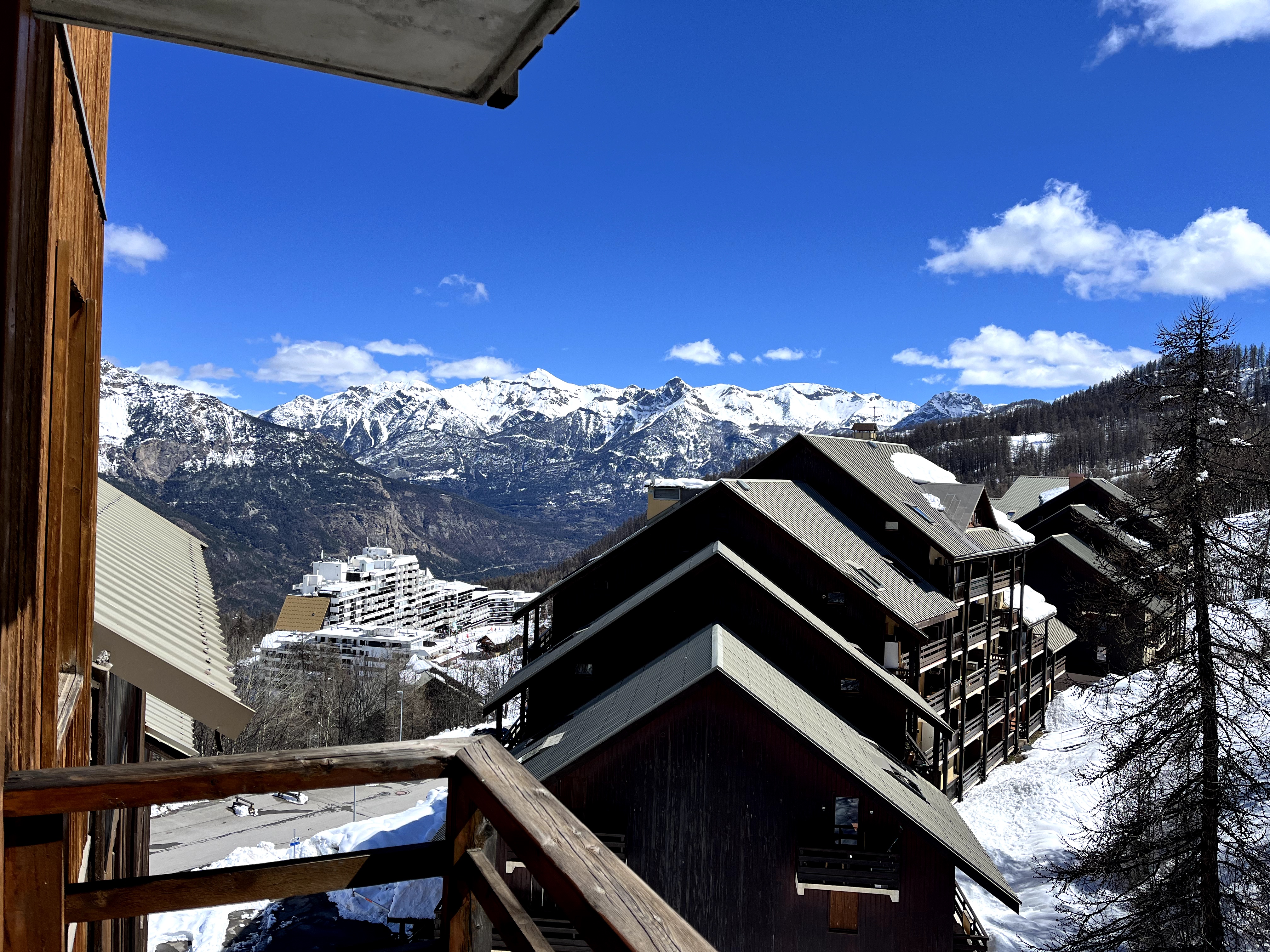 Ski-in/ski-out apartment (pool)