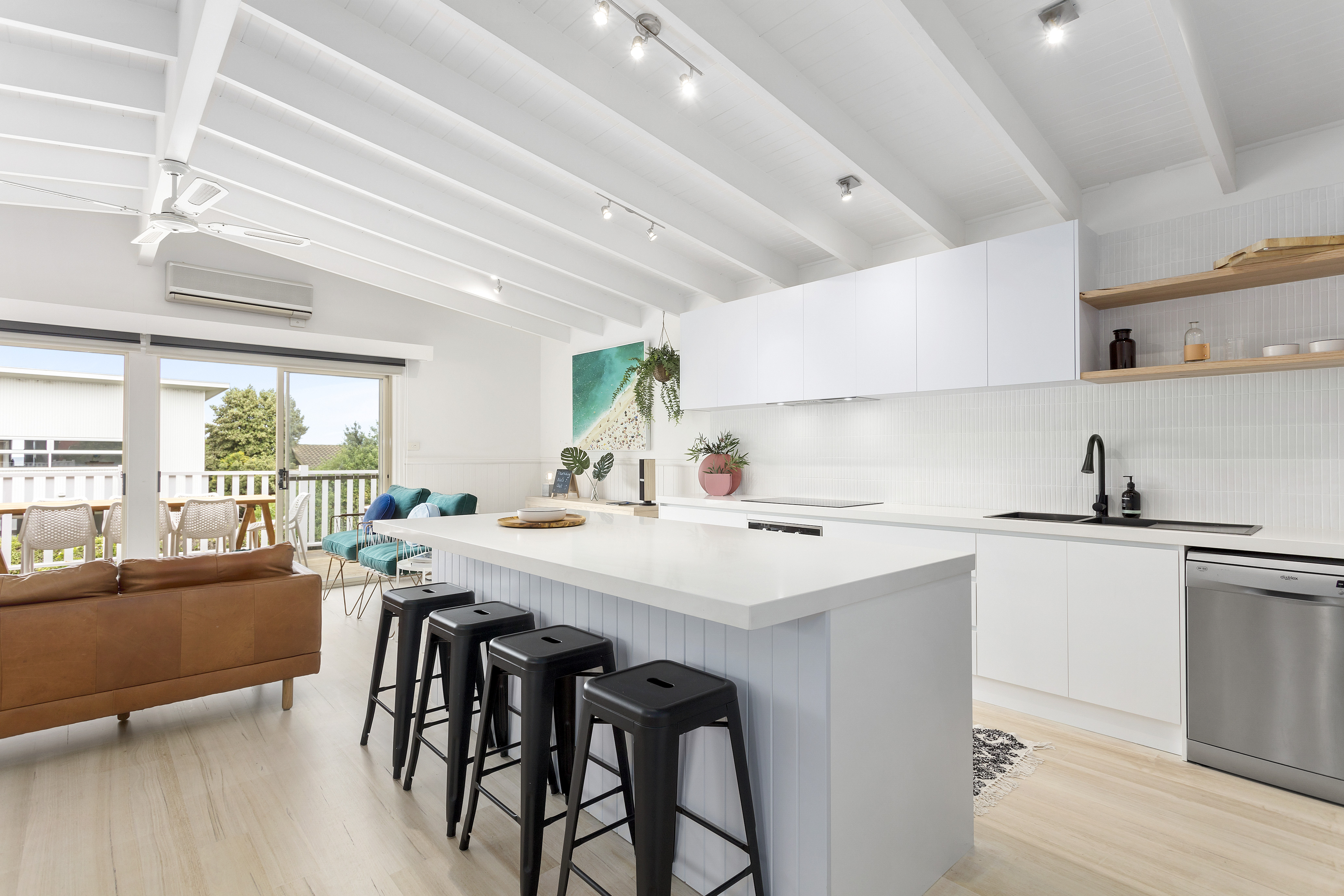 Felix Beach House 150m From Fishermans Beach Houses For Rent In Torquay