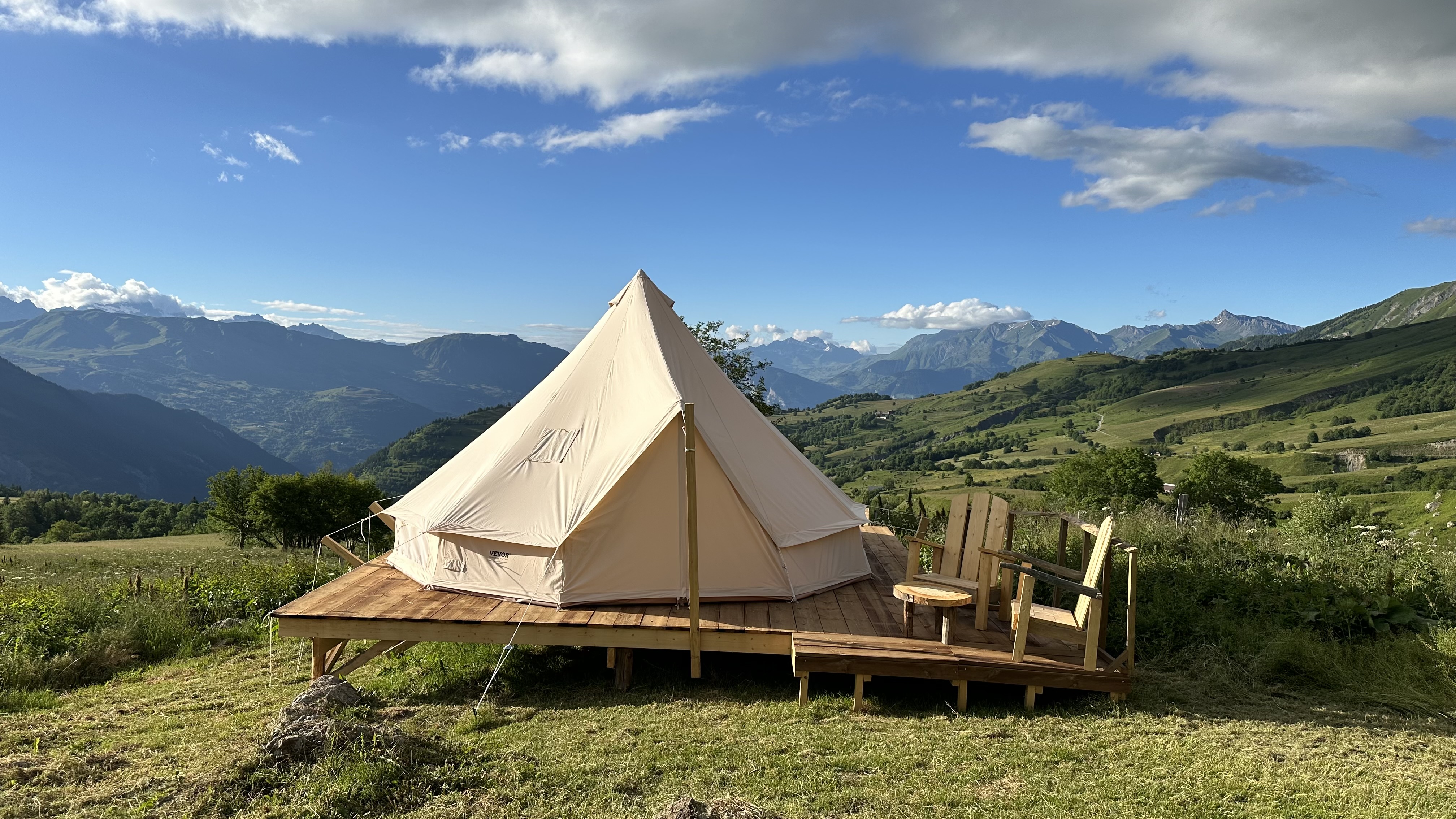 Tipi in the heart of the alpine pastures