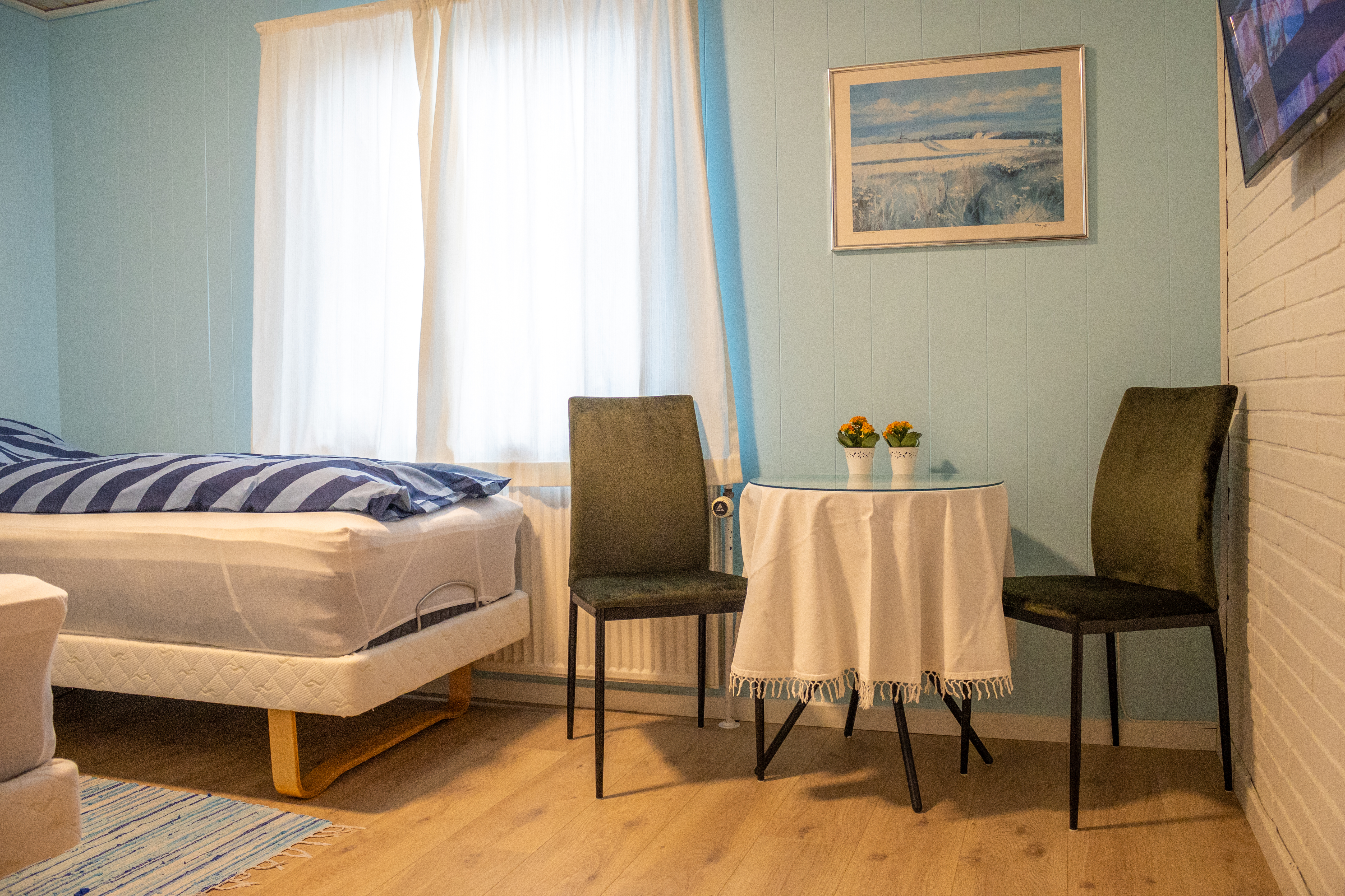 Comfortable room close to the beach
