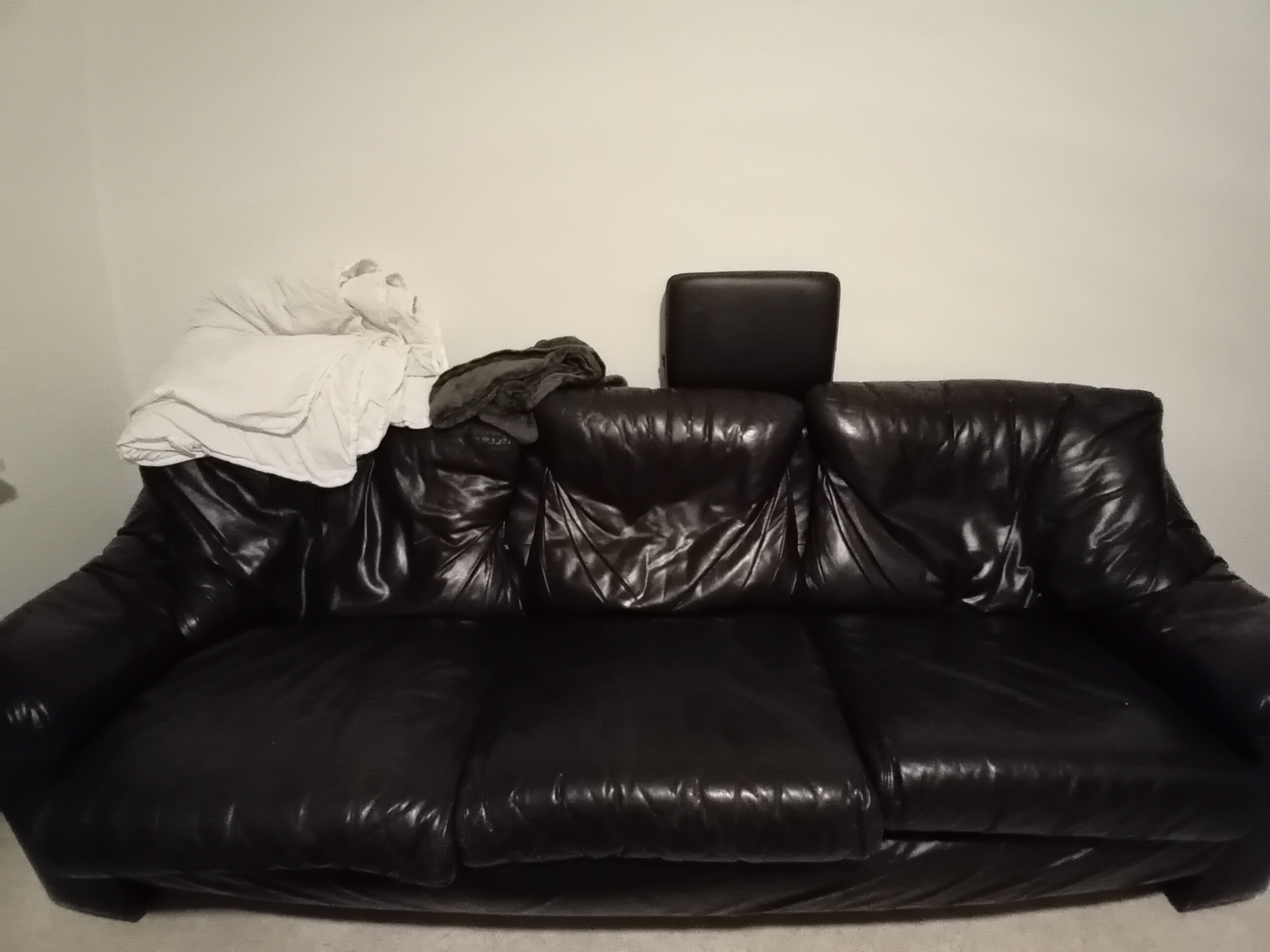 Couch in a shared room in Brugse Poort - Rooigem, Ghent