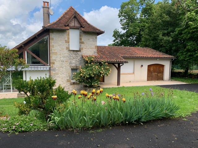 Loubressac, house with large terrace and view
