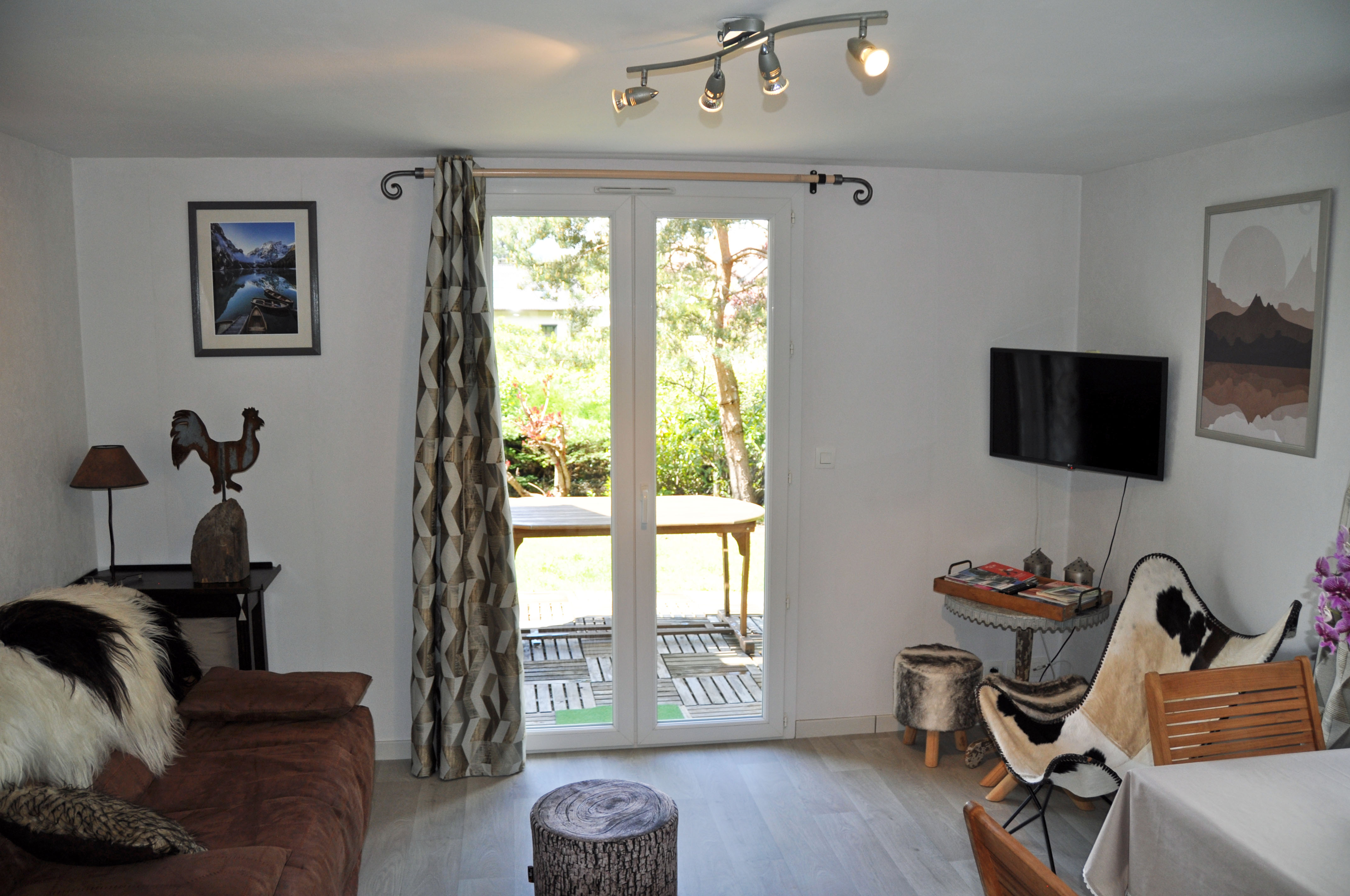 2 bedroom duplex apartment 387sqft garden + deck Houses for Rent in