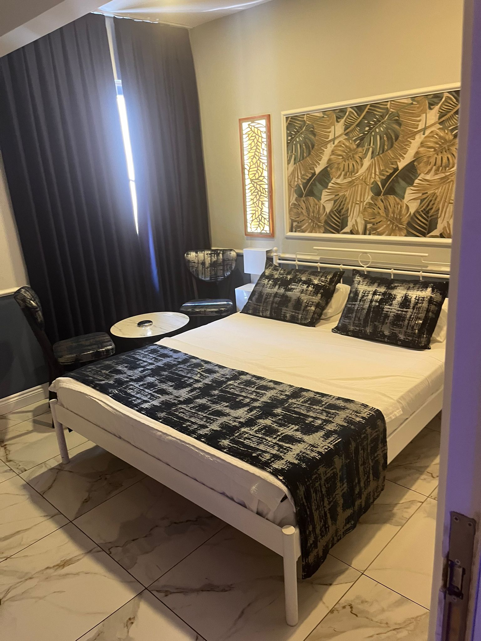 Bakırköy'de Sigara İçilebilir Suit Oda-Sadece Oda