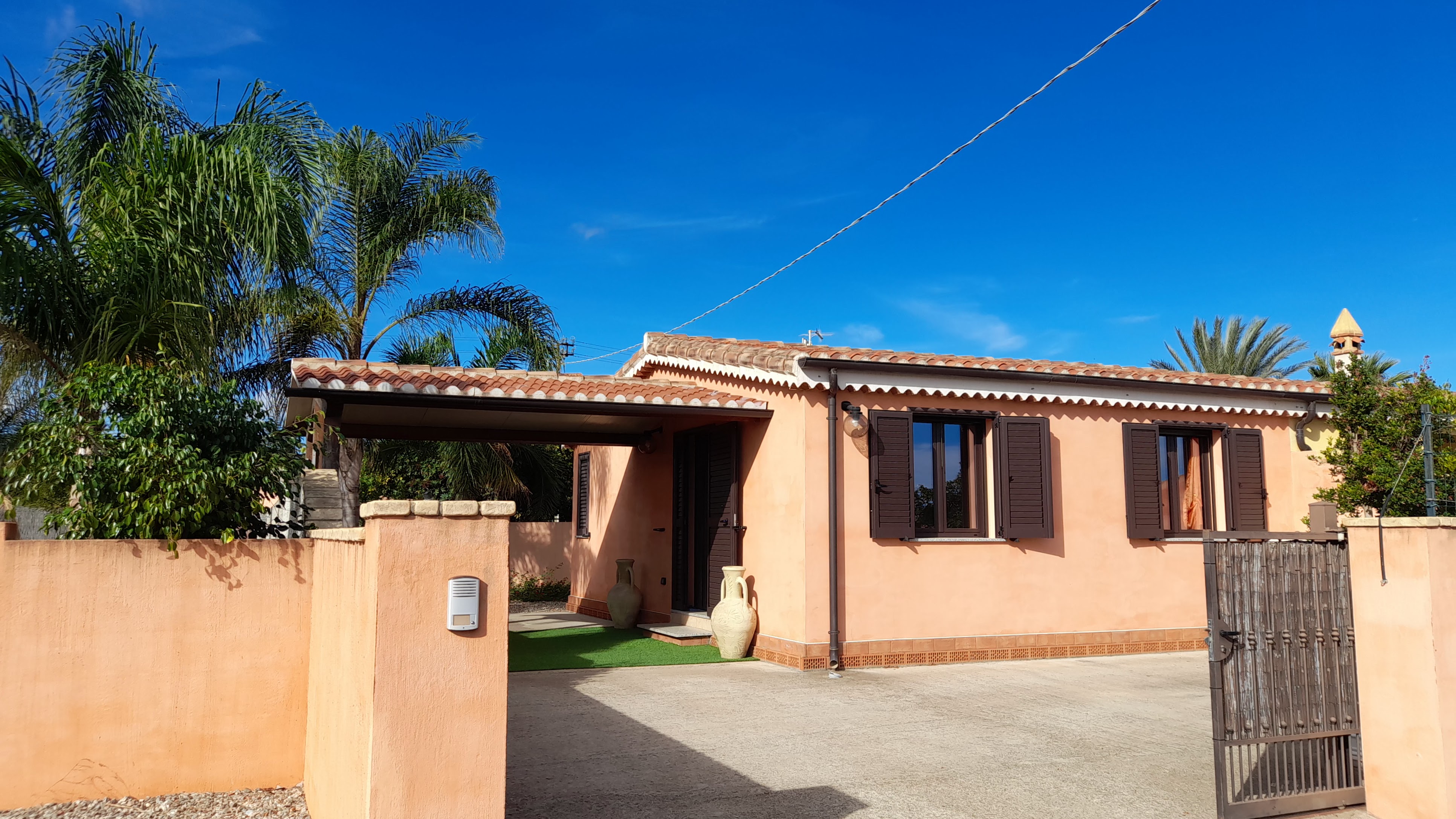 Independent house at about 2 km from the sea