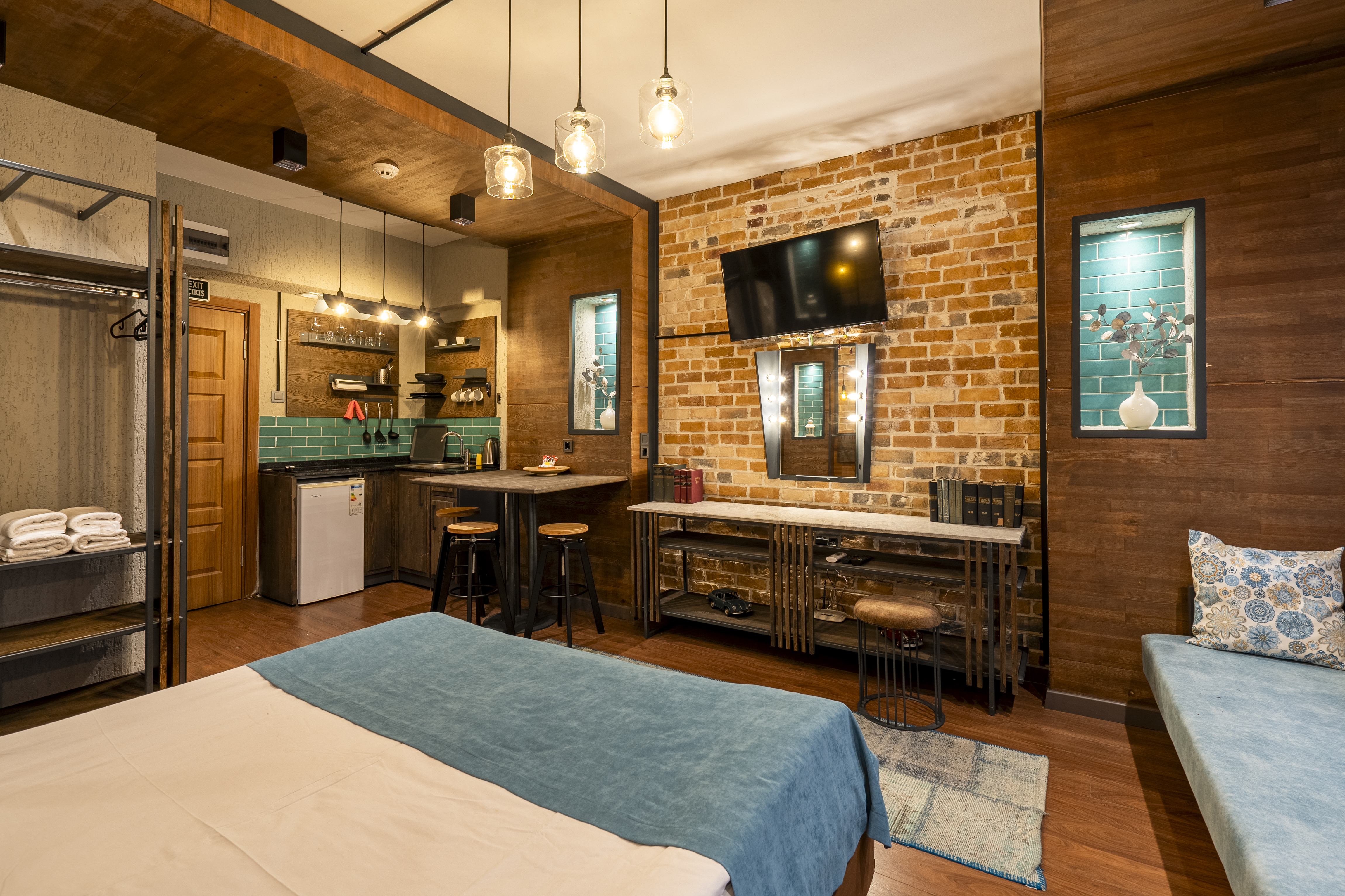 Loft Style Suite With Jacuzzi Wifi-Dsinfected