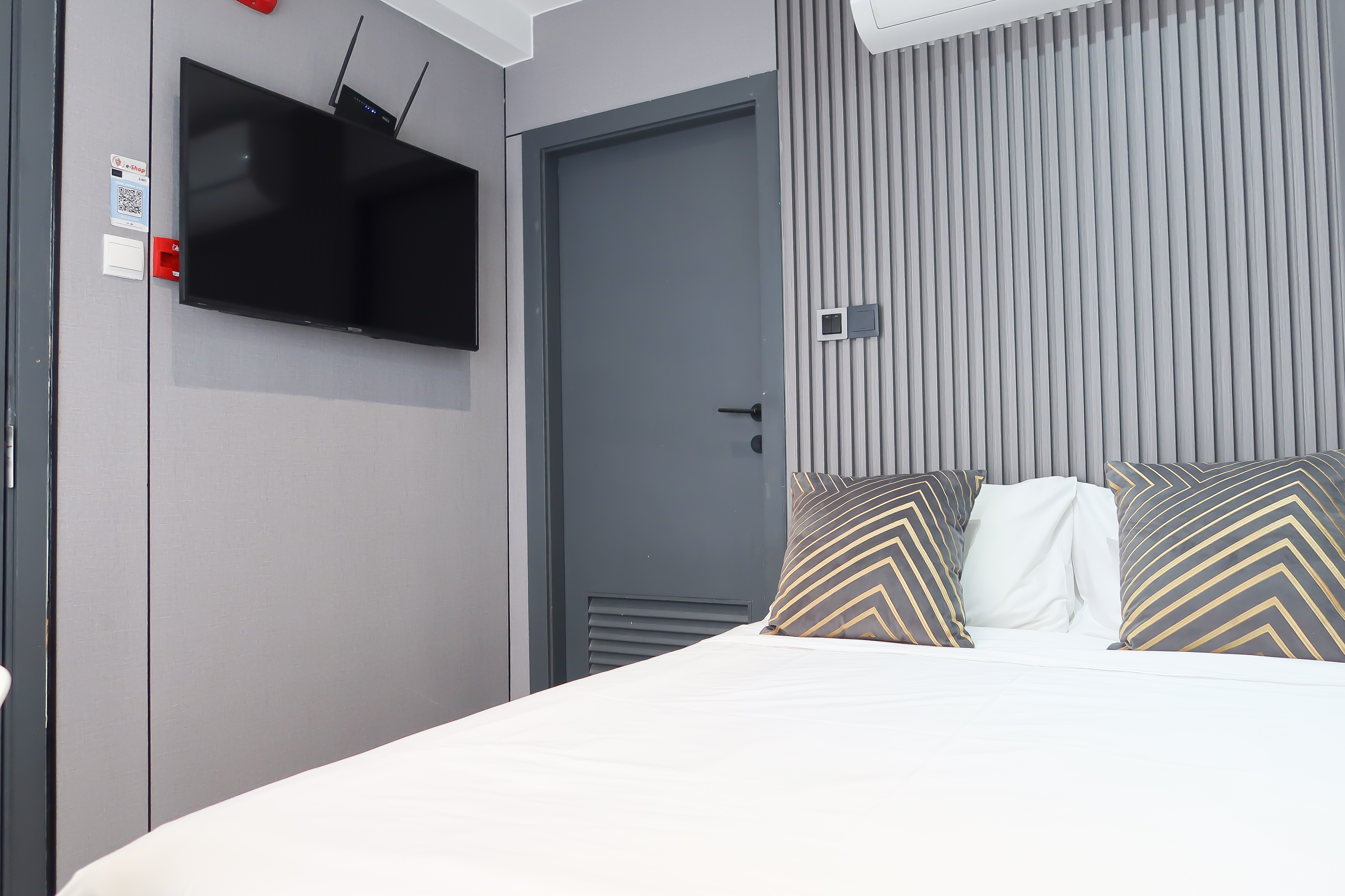Cozy City Room Suite /WIFI @Somerset /Orchard Area