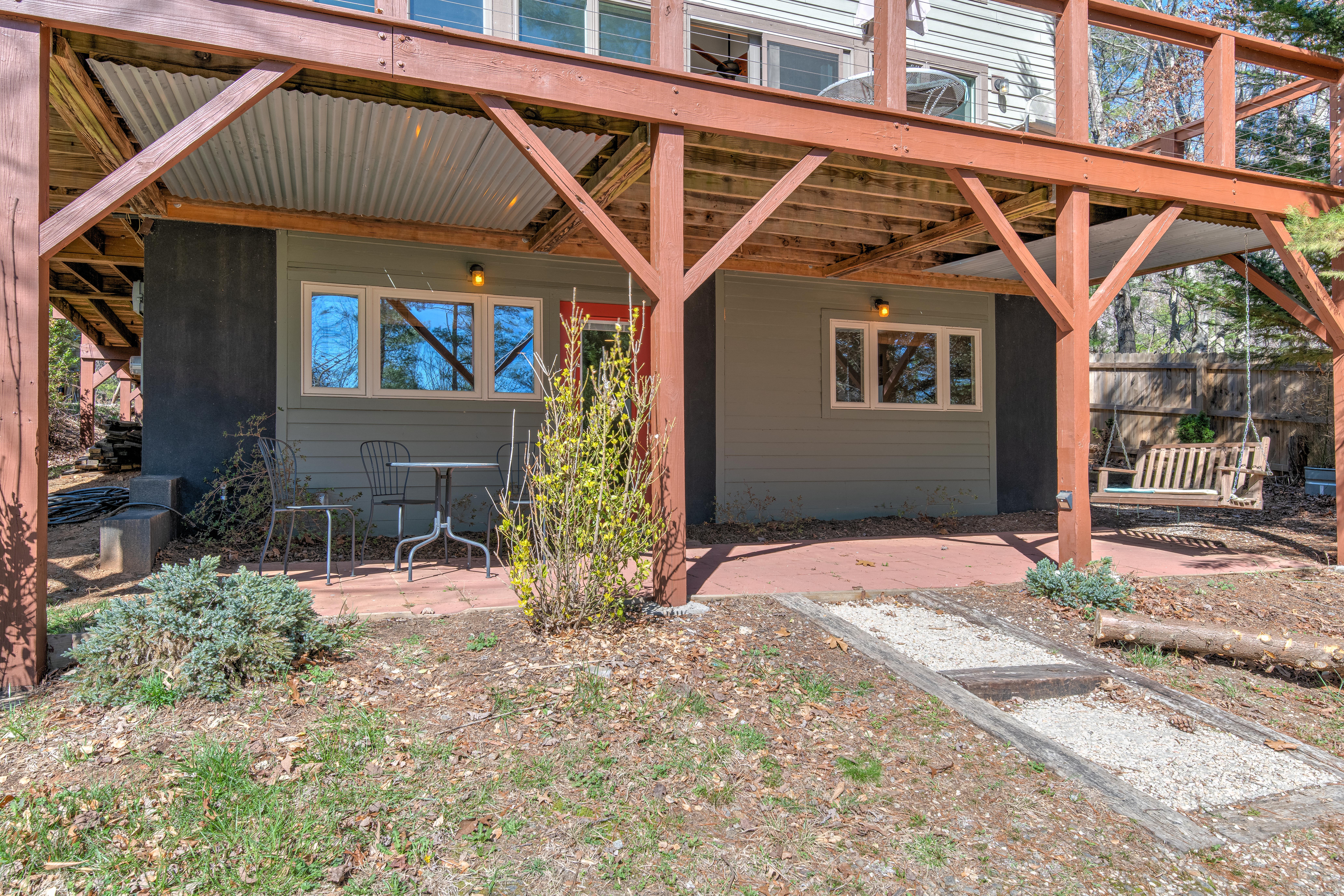 Clean and Cozy Country Garden Getaway with Hot Tub in 28805, Asheville