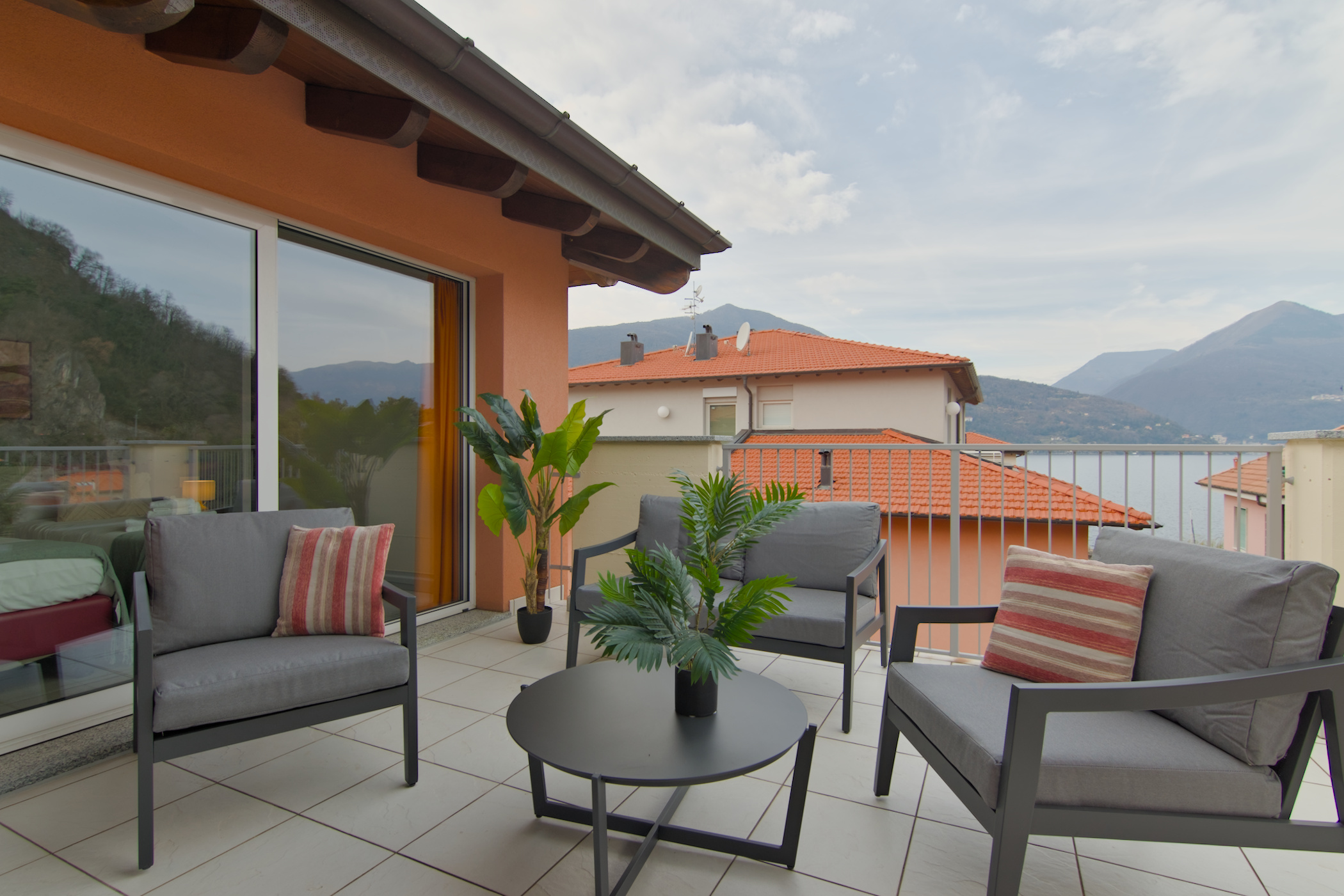 E302: 2 bedrooms penthouse