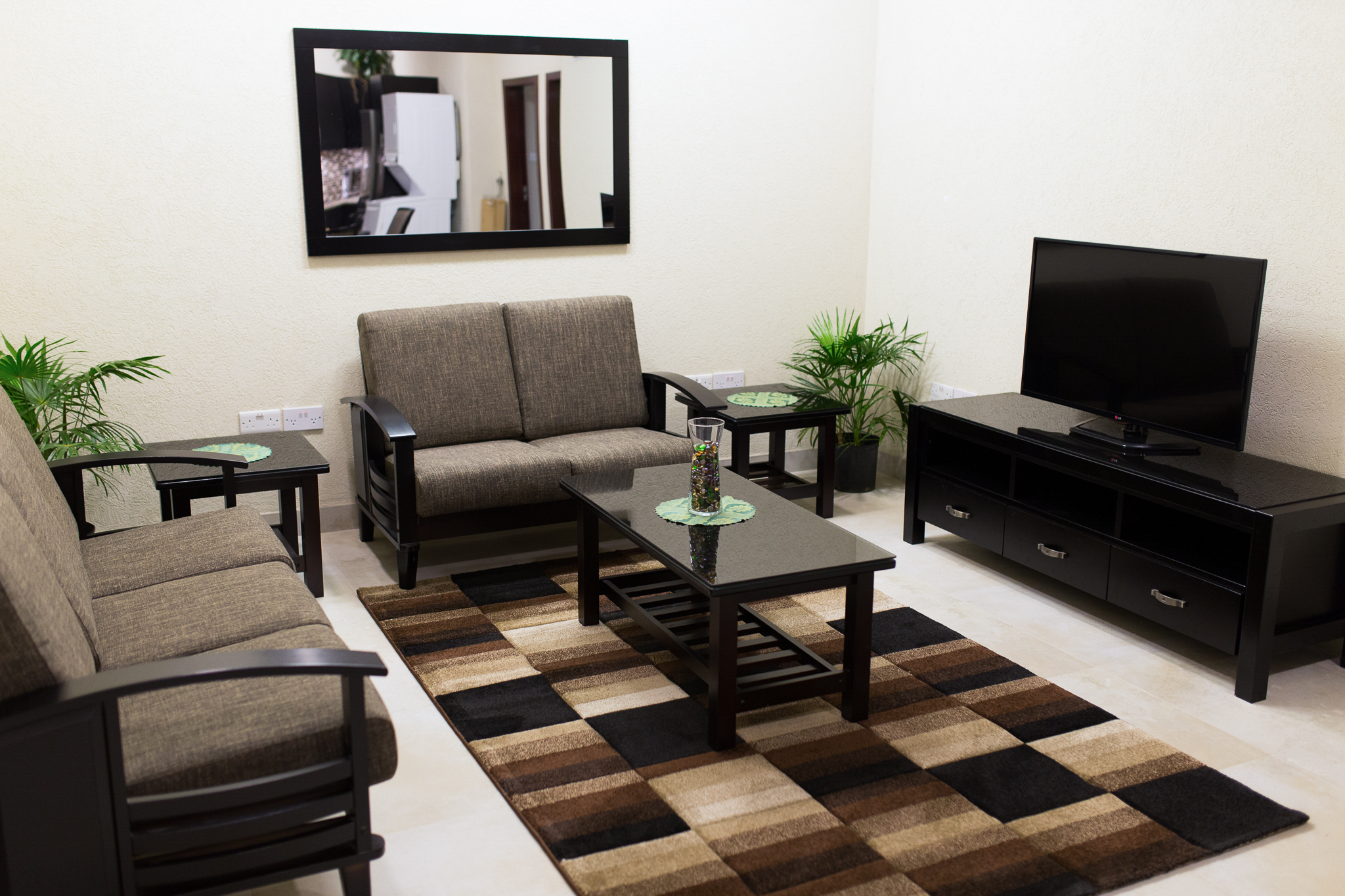 Serviced 2 Bed 2 Bath Apt w/ Pool, Gym & Parking