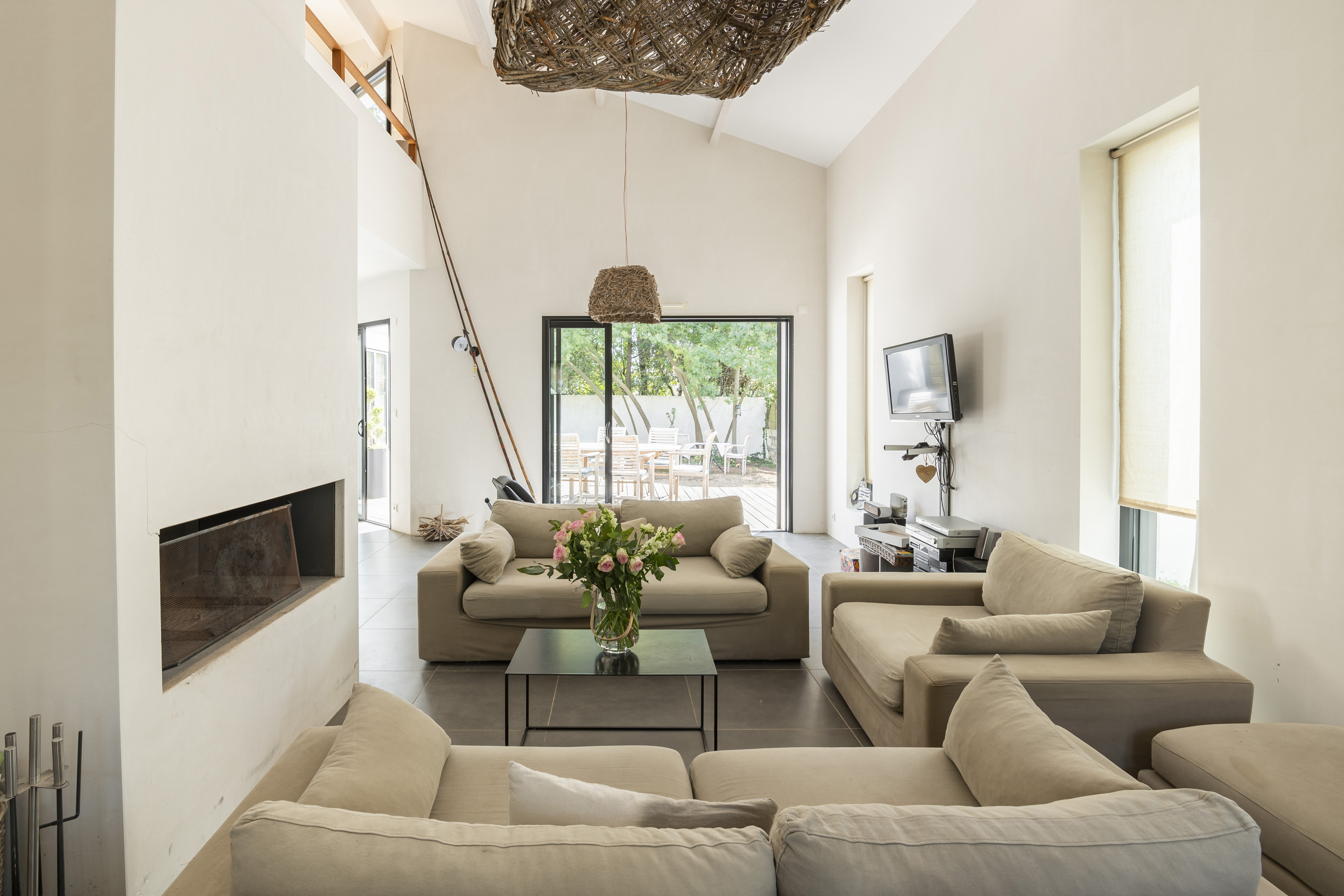 Villa 300m beach ,in pine forest and residential park