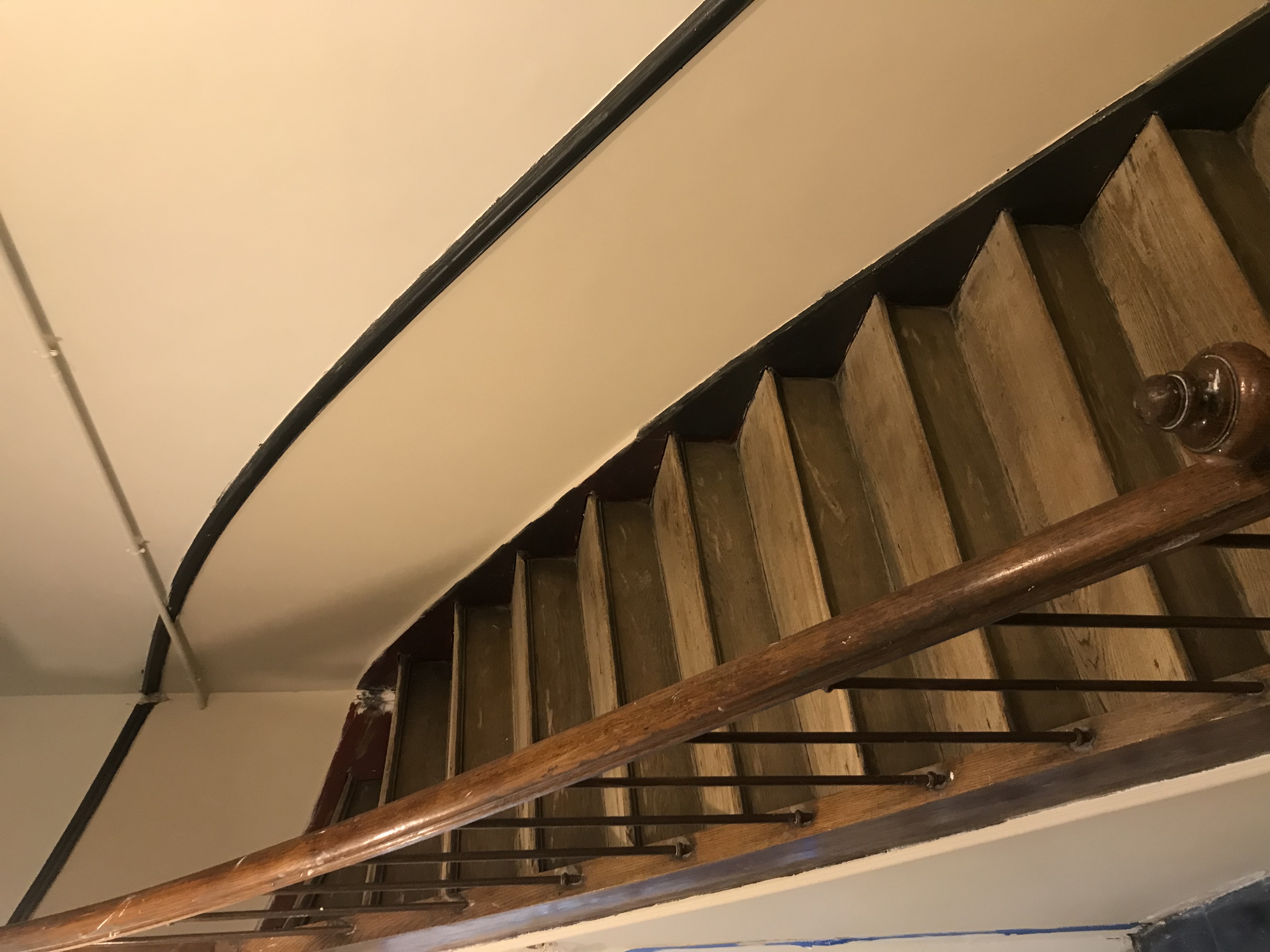 House with courtyard near the train station Townhouses for Rent in