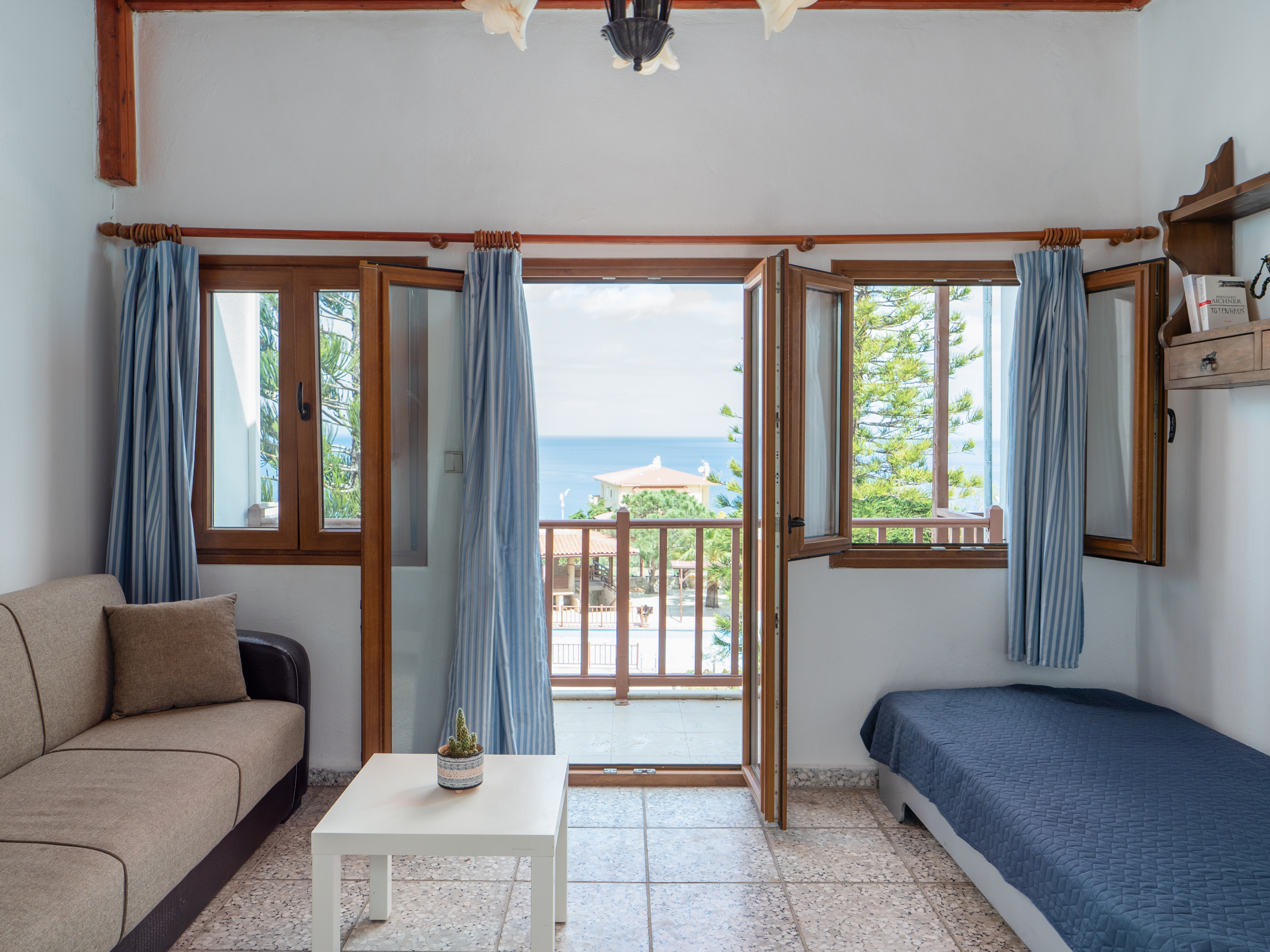 Comfy Sea View Apt on the Top Floor with Pool RR