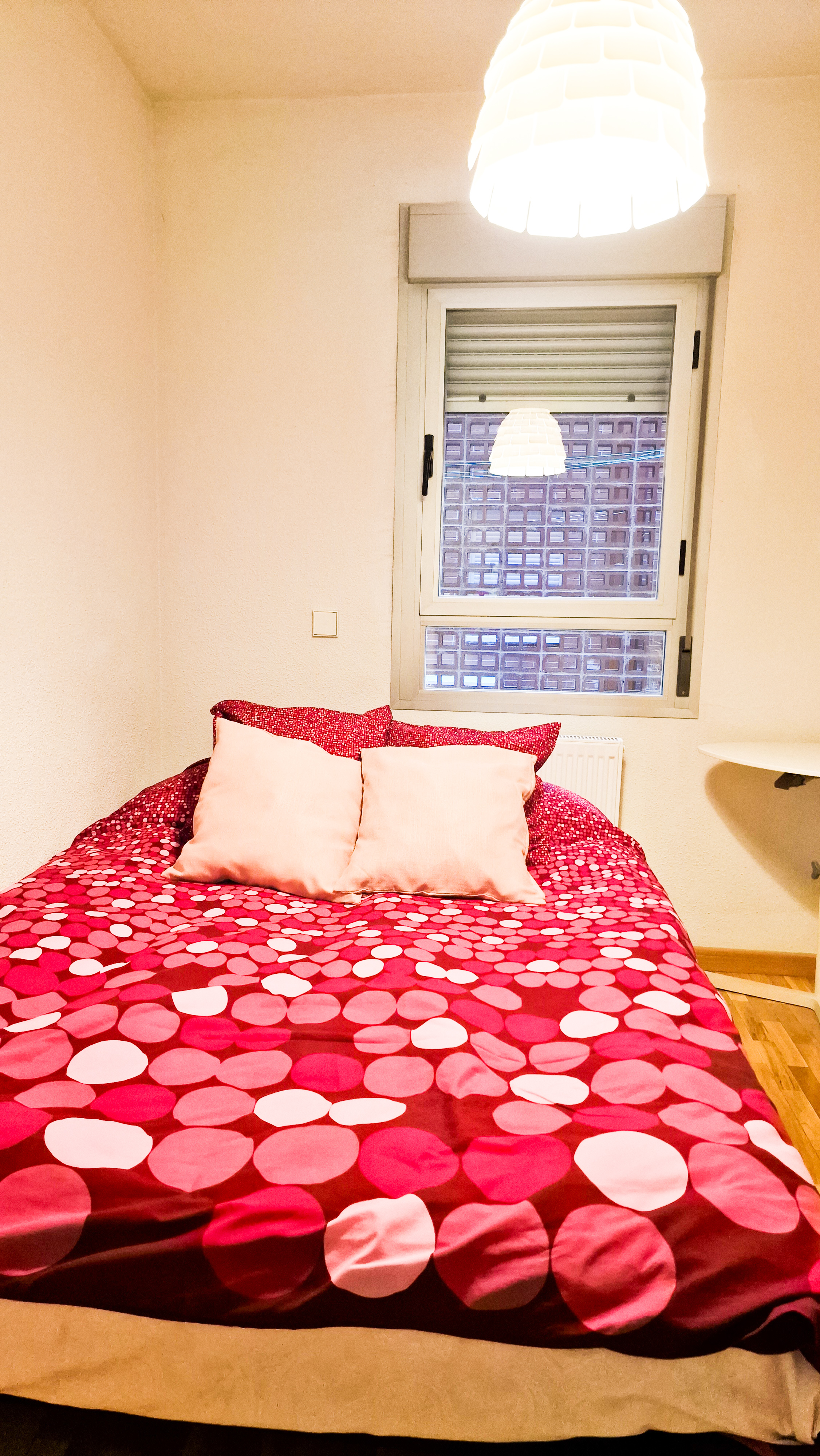 Fantastic room + private bathroom, WiFi + Smart TV in Valdefuentes, Madrid