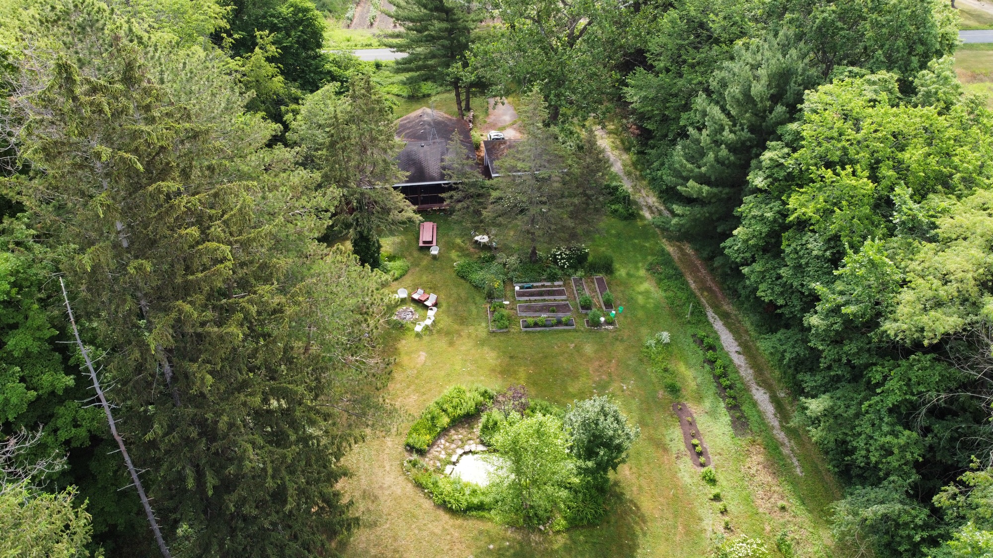 Blueberry Fields/ House and Retreat Cottages for Rent in Three Oaks