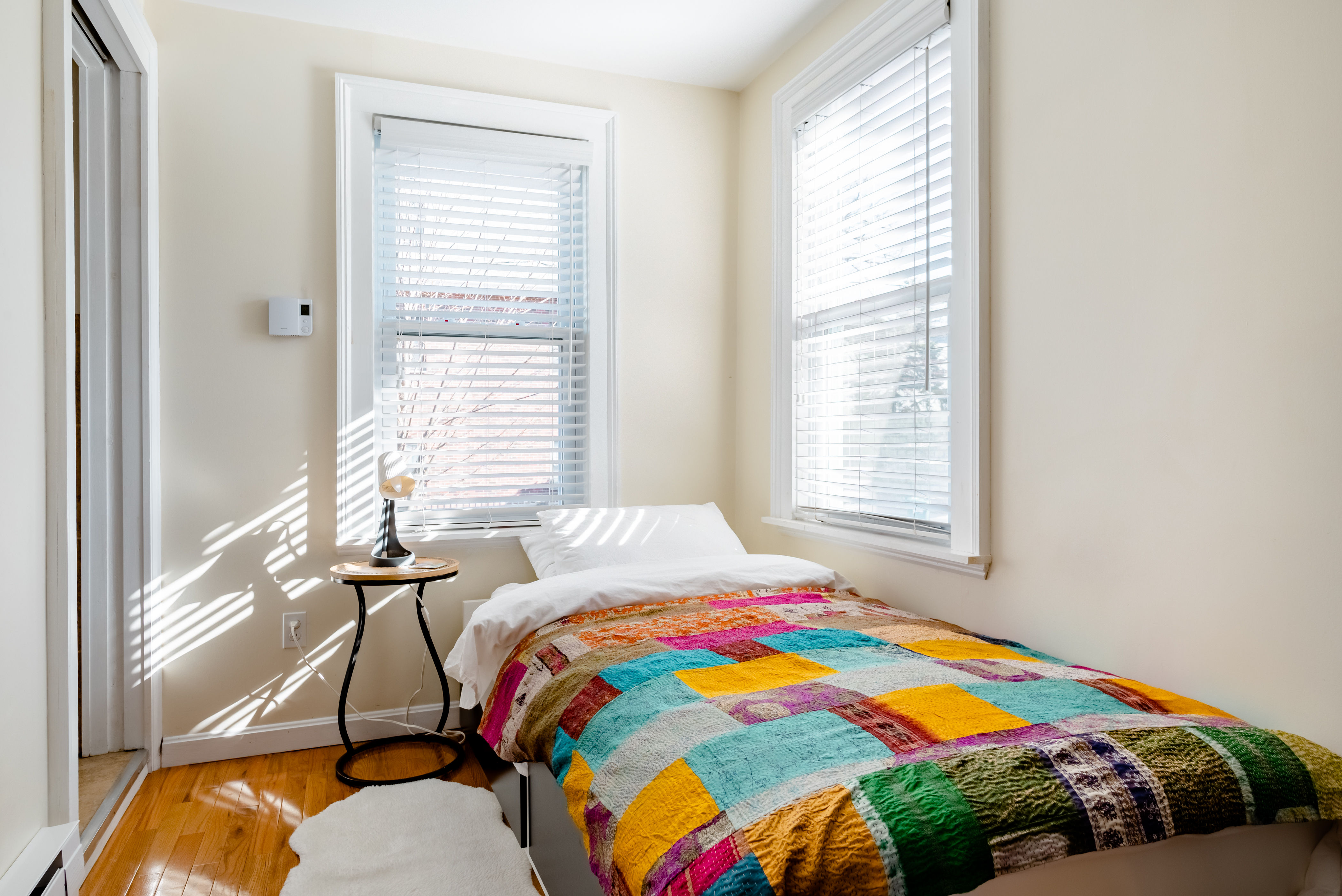 Room w/private bath/fridge/microwave/fast wifi -T in North Cambridge, Cambridge