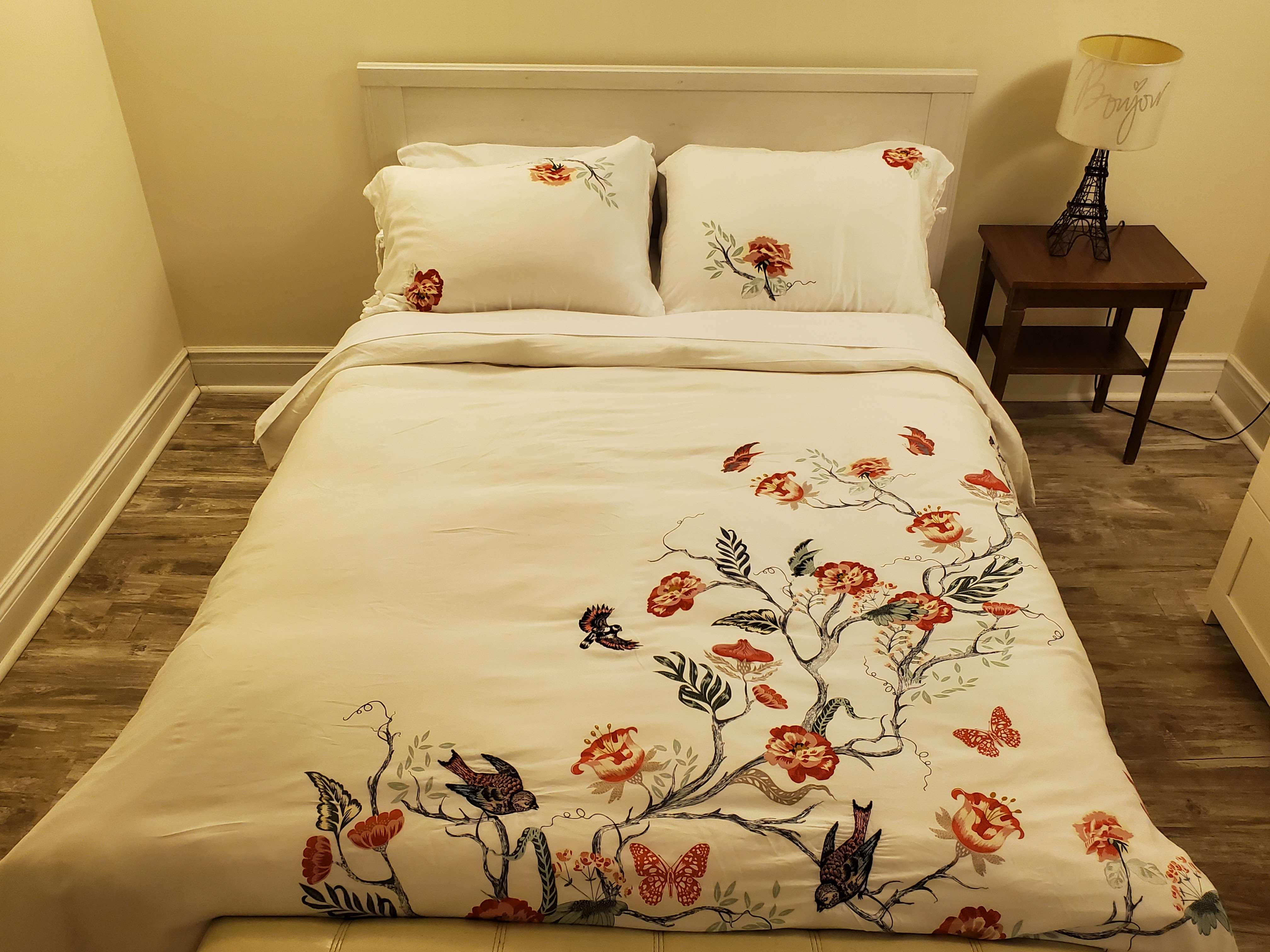 Comfy full one bedroom unit with kitchen/bath
