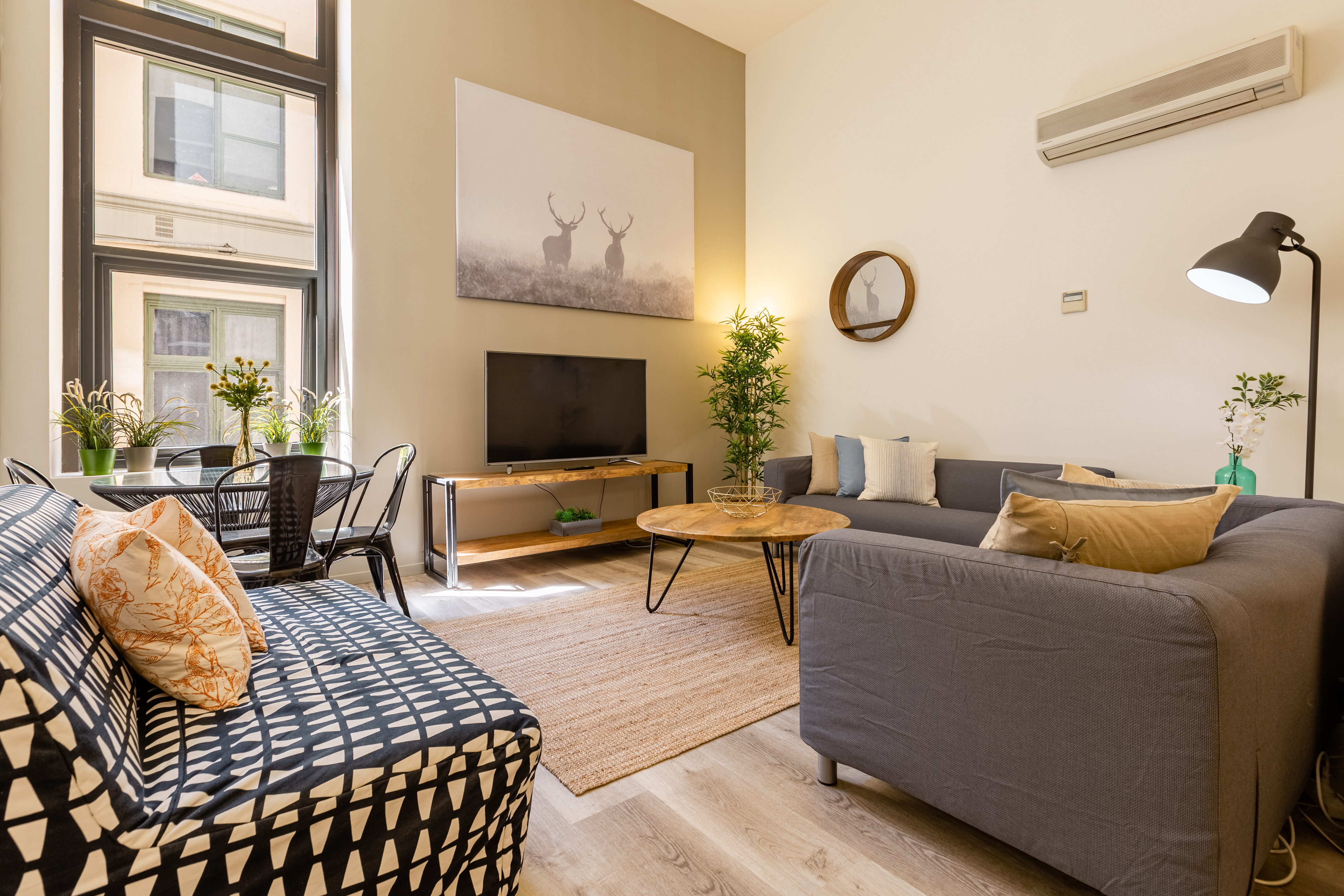 Chic Laneway Apartment on Famous Degraves Street