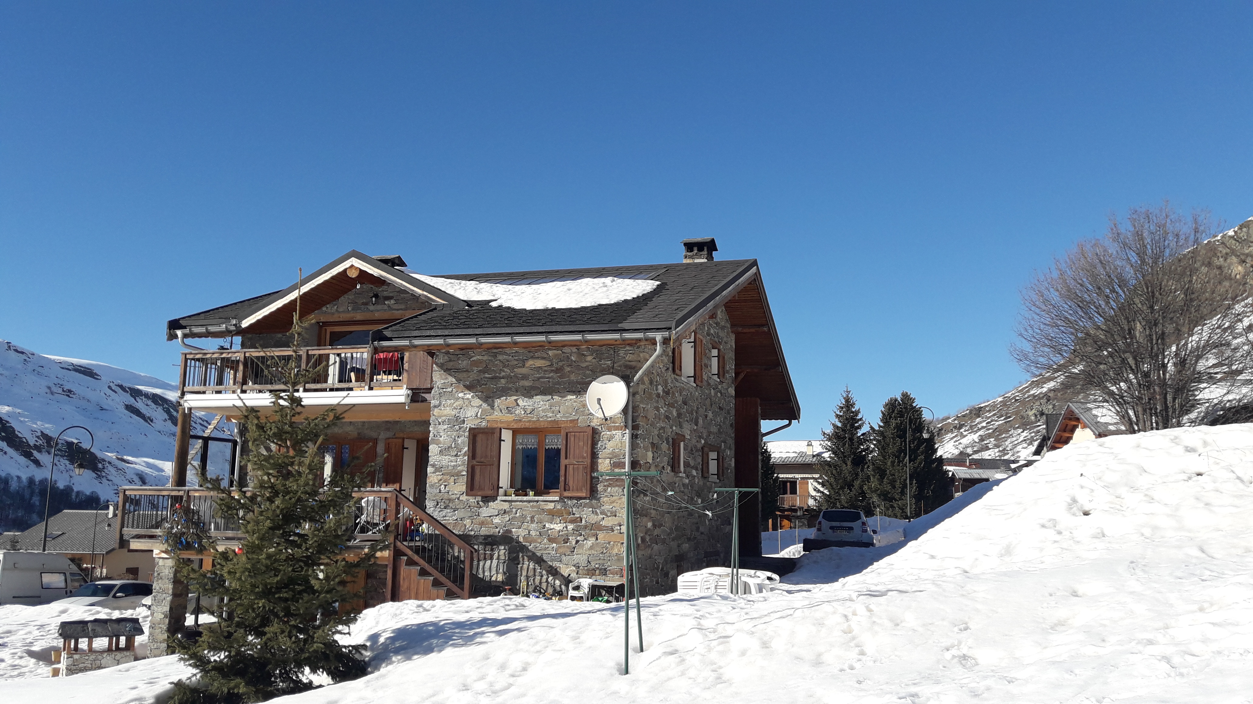 Next to the slopes, quiet place, near the centre