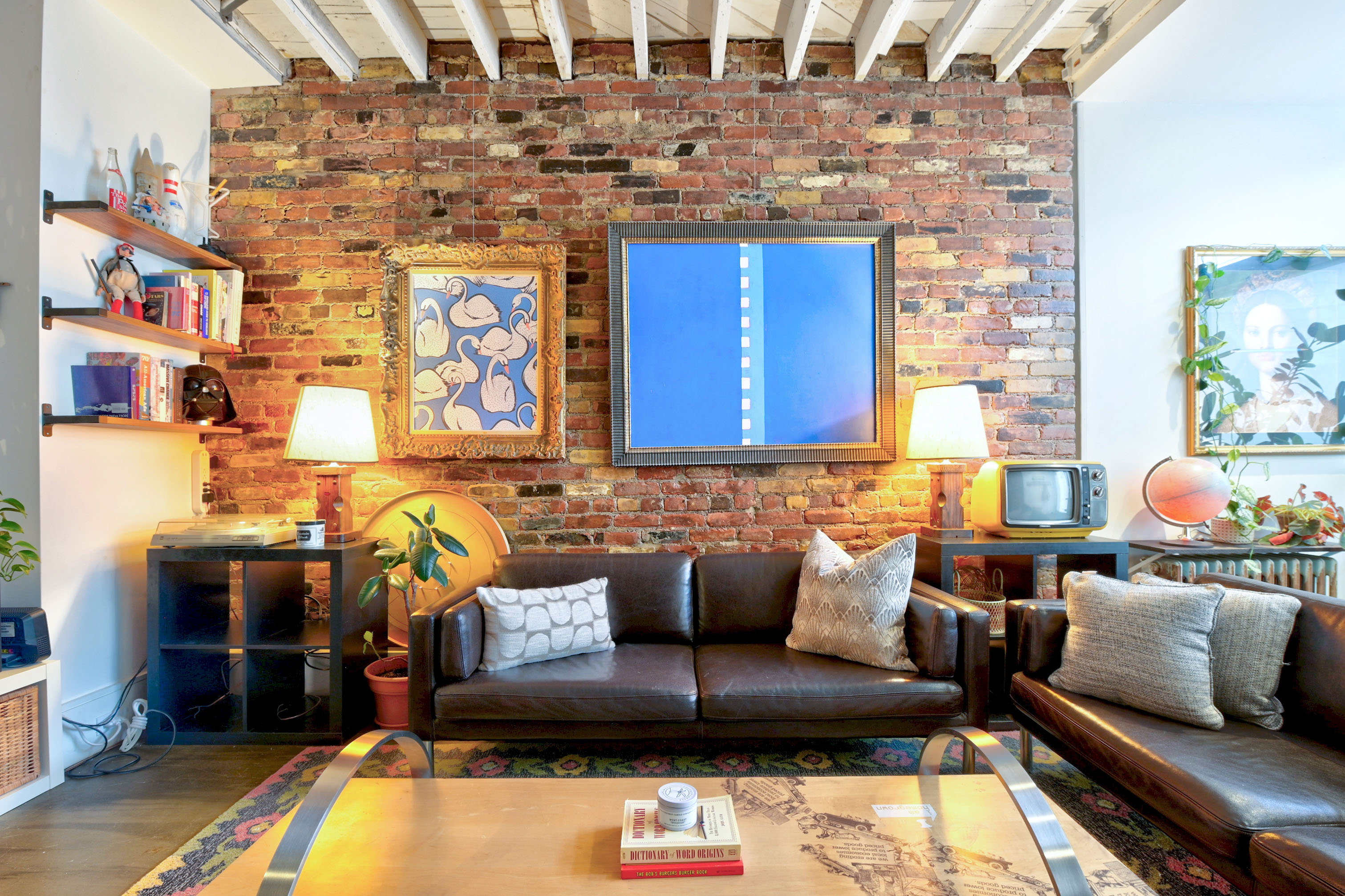 Space & Style in Heart of Toronto w/ Parking