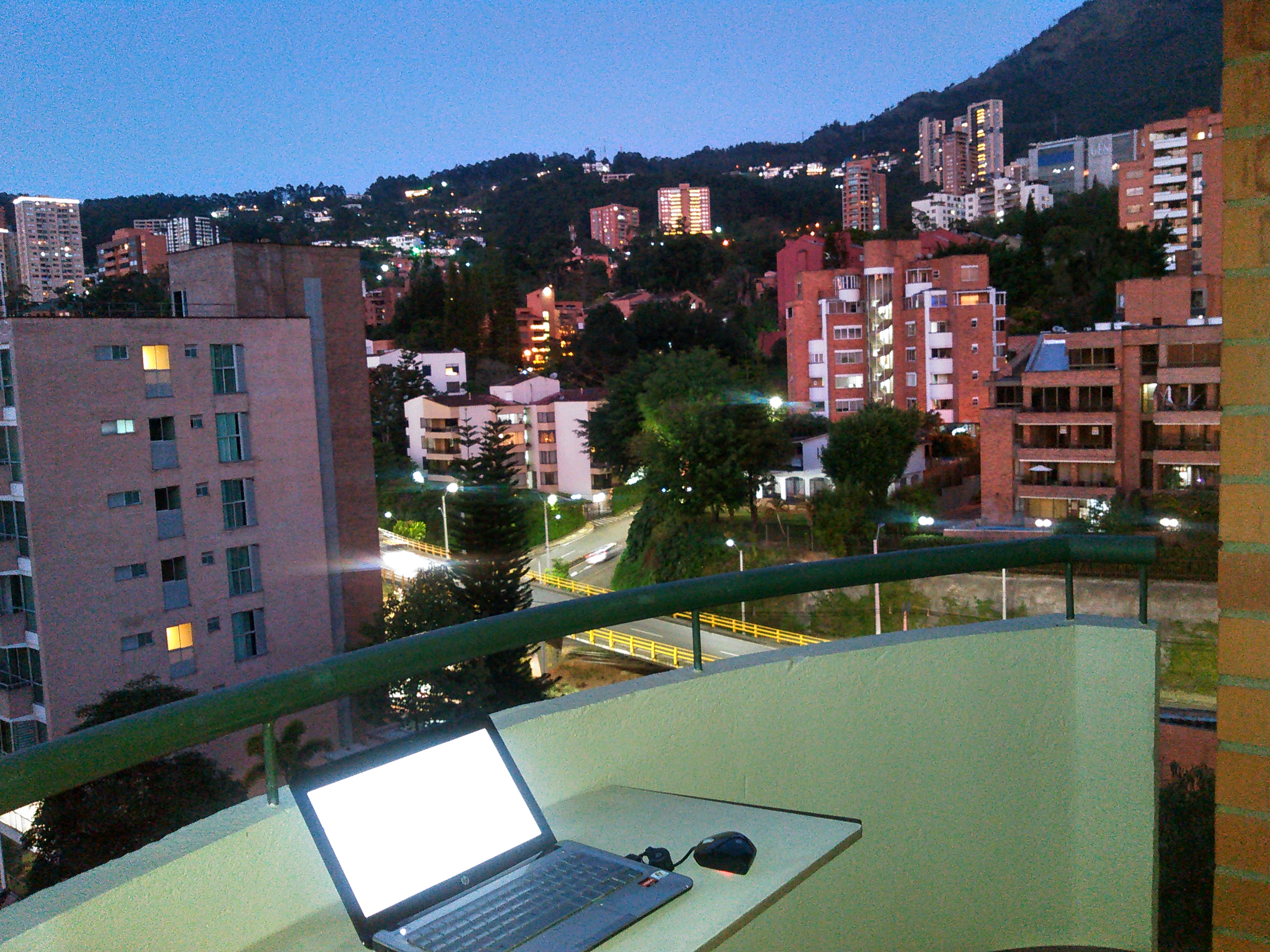 Bonito Aparta Estudio Amoblado sector Poblado.