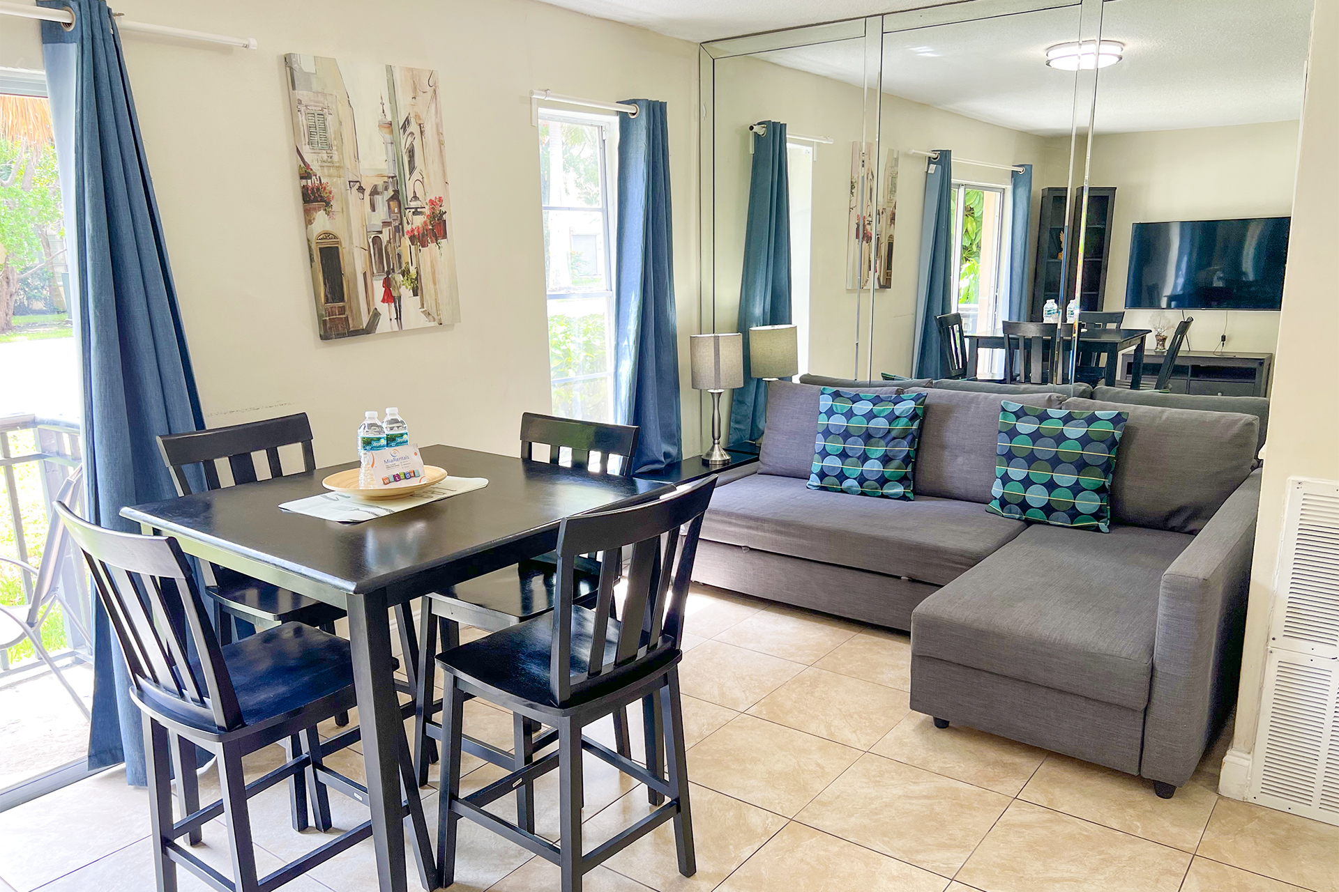 Great apartment nearby Beach&Shops