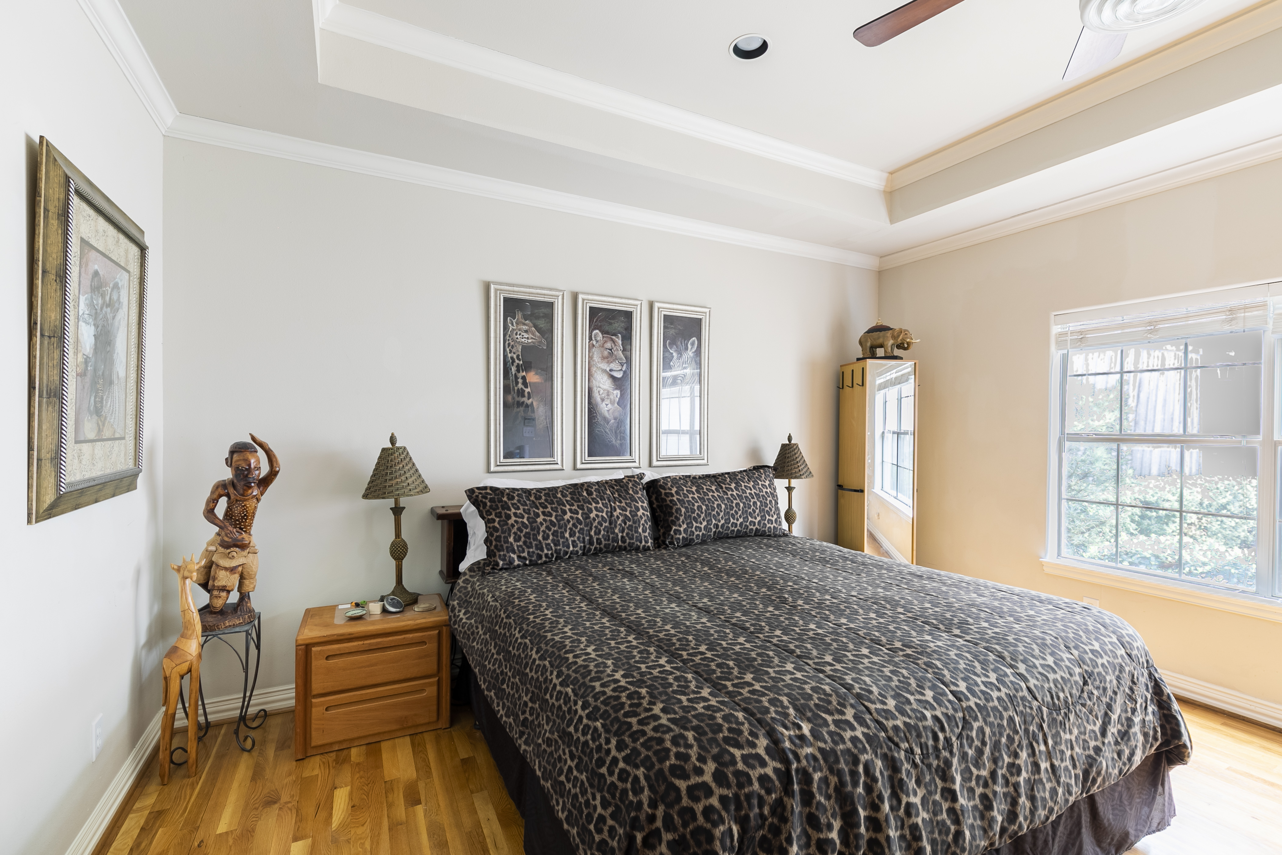 Private Master Bedroom on trendy Lowest Greenville in District 14, Dallas
