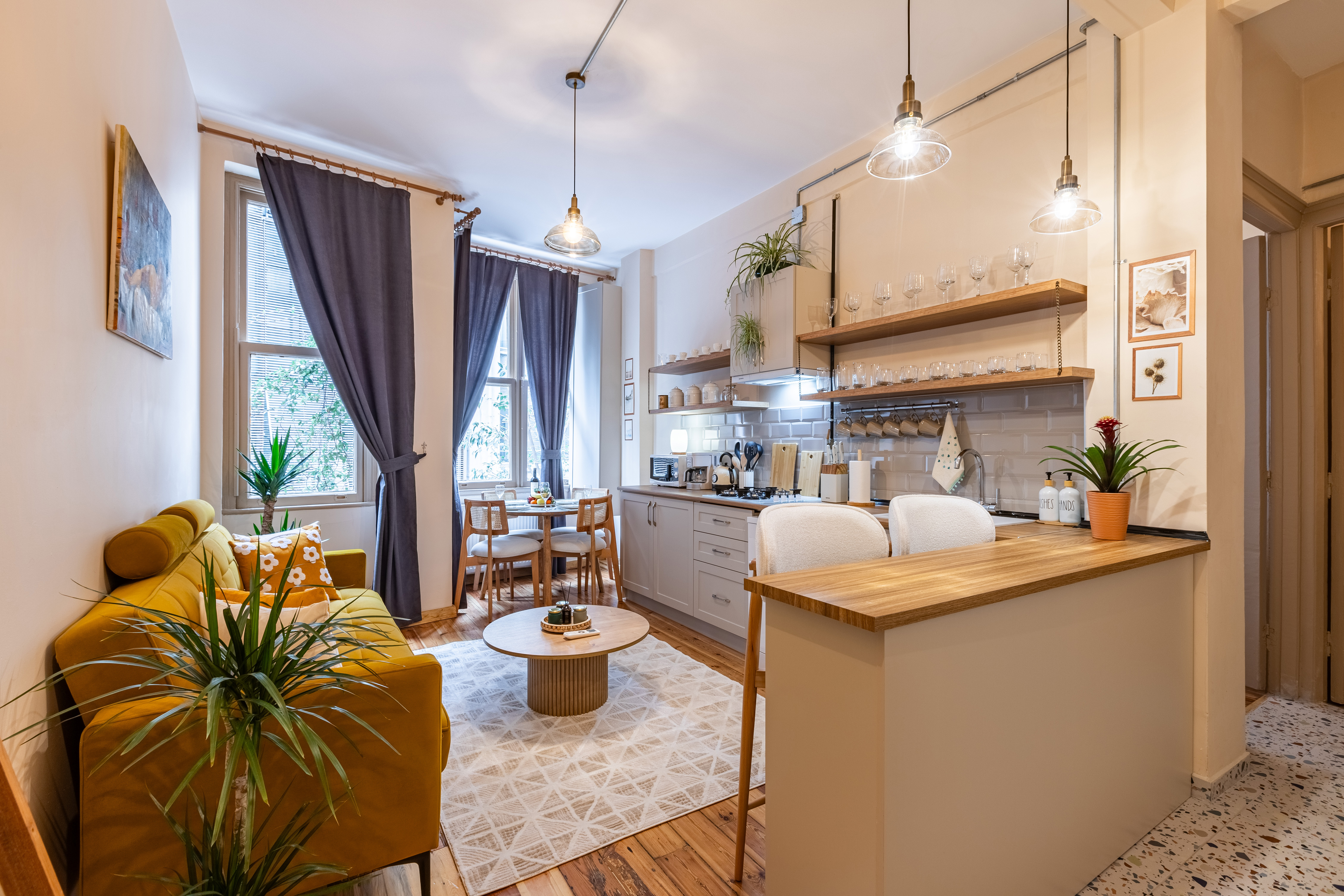Vibrant 2BR Apt. w/ Comfy Living Space, AC @Galata in Beyoglu, Istanbul
