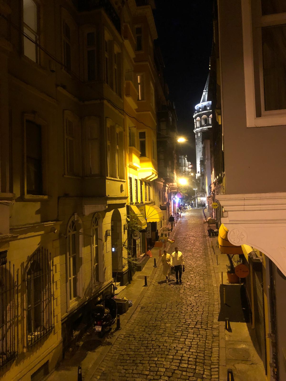 Galata'da Tarihi Daire 34-2731 in Beyoglu, Istanbul